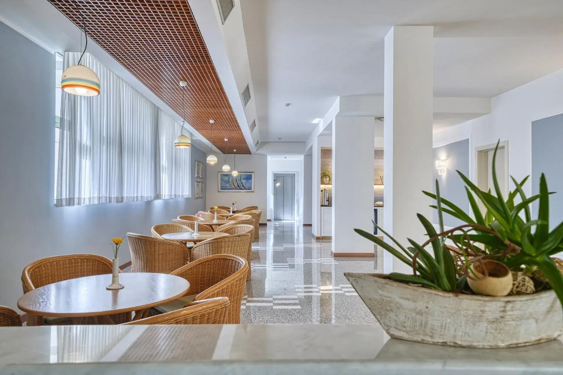 Lobby or reception, Restaurant/Places to Eat in Sky Pool Hotel Sole Garda
