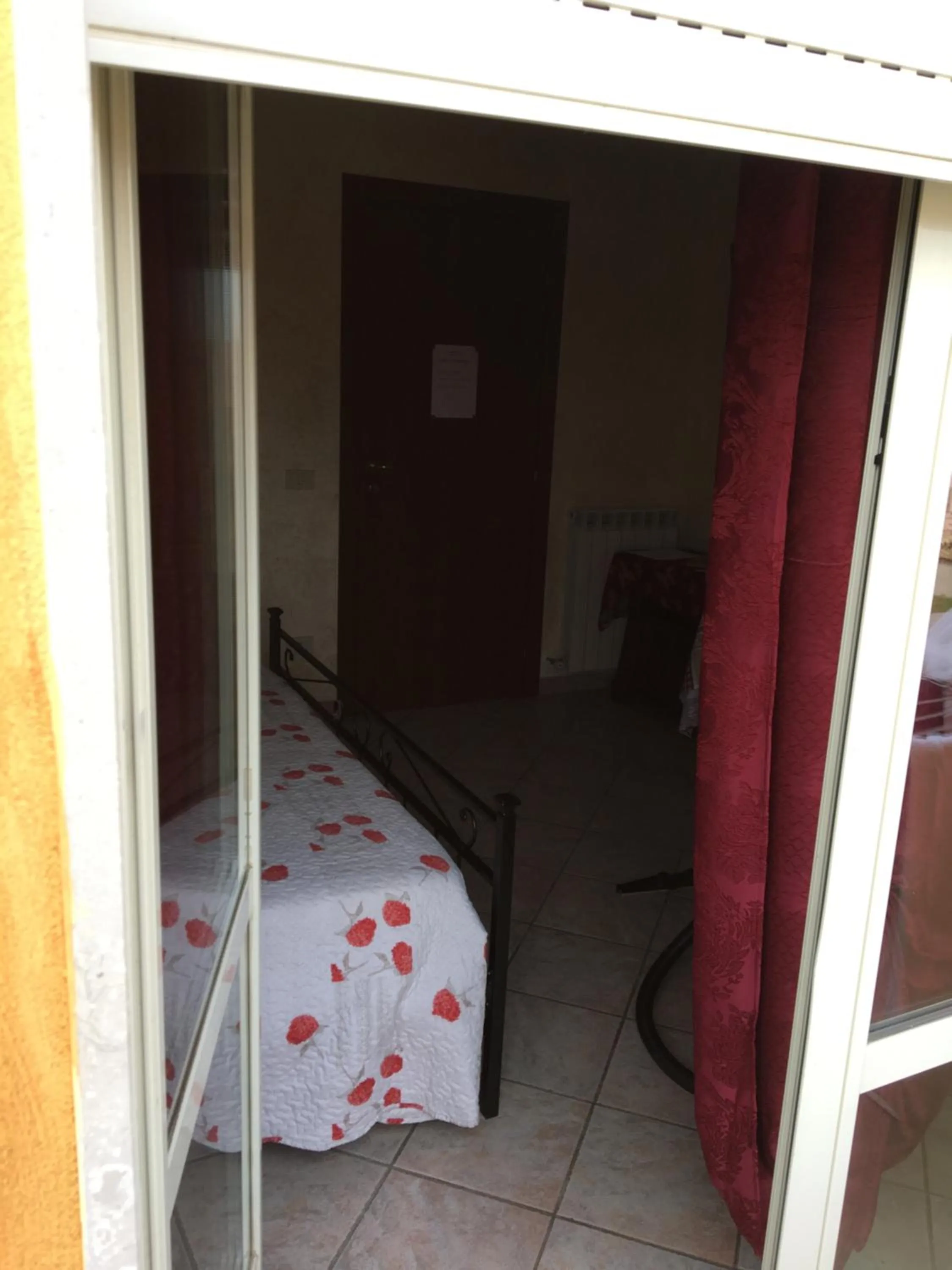 Photo of the whole room, Bed in Bb Smallville