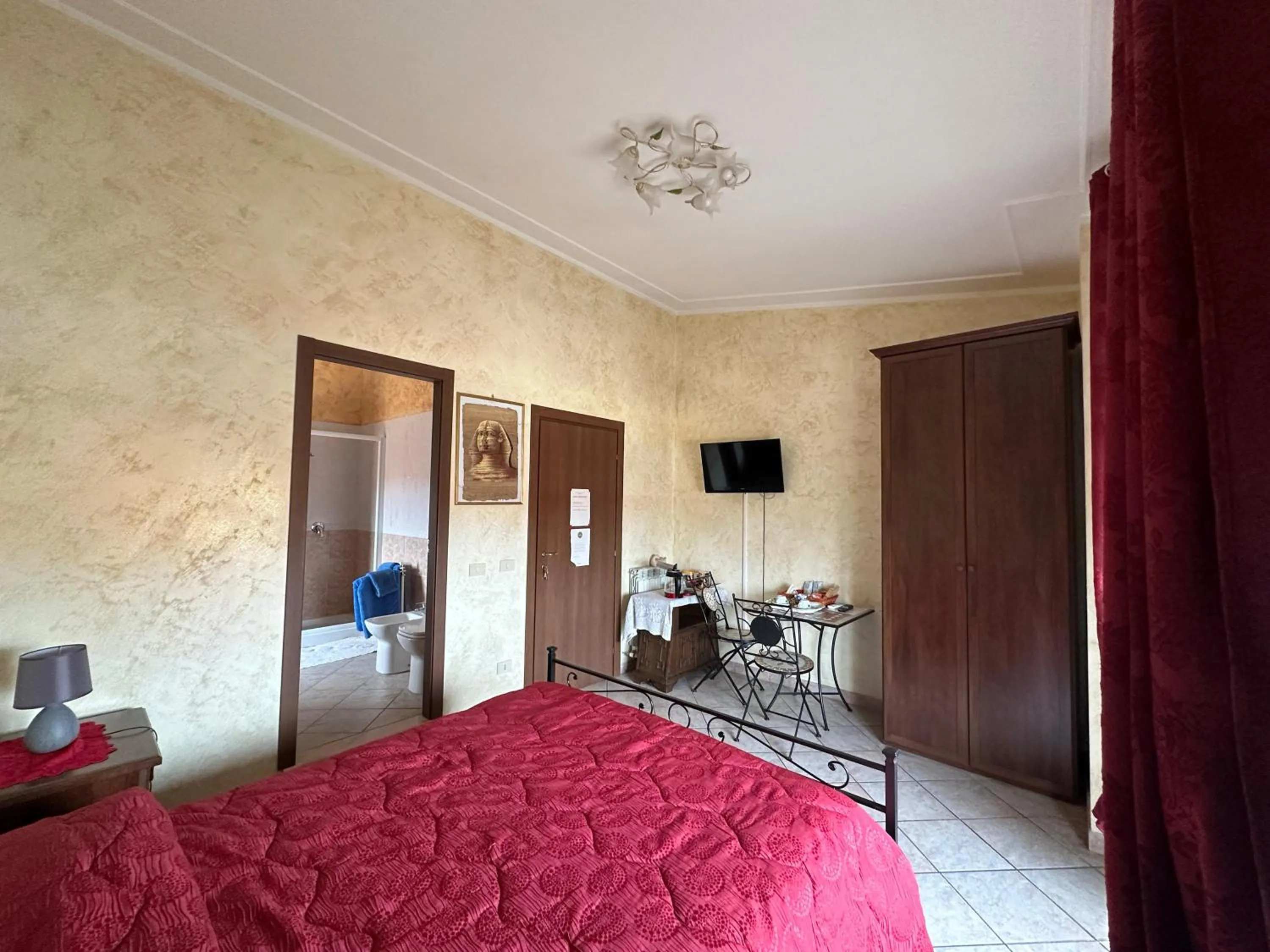 Bedroom, Bed in Bb Smallville