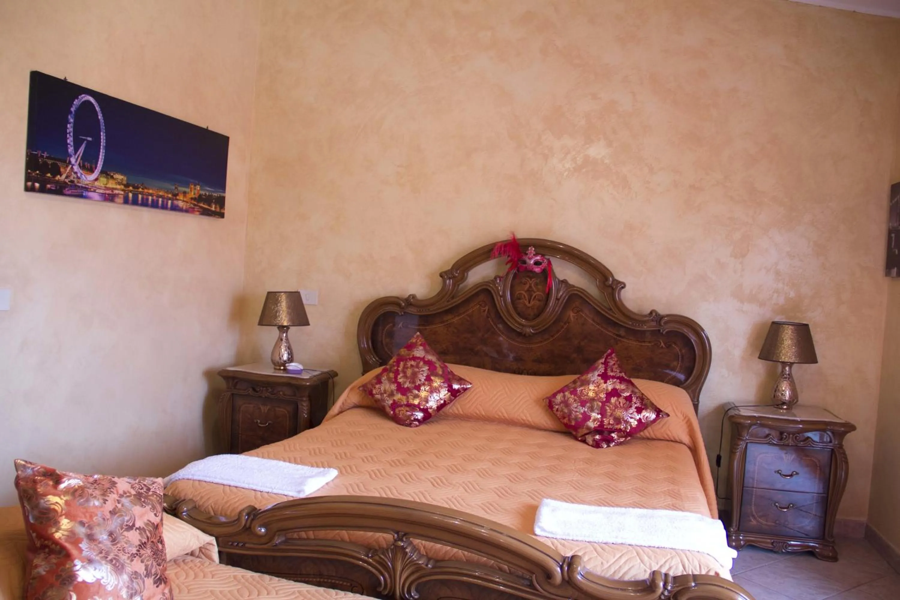 Photo of the whole room, Bed in Bb Smallville