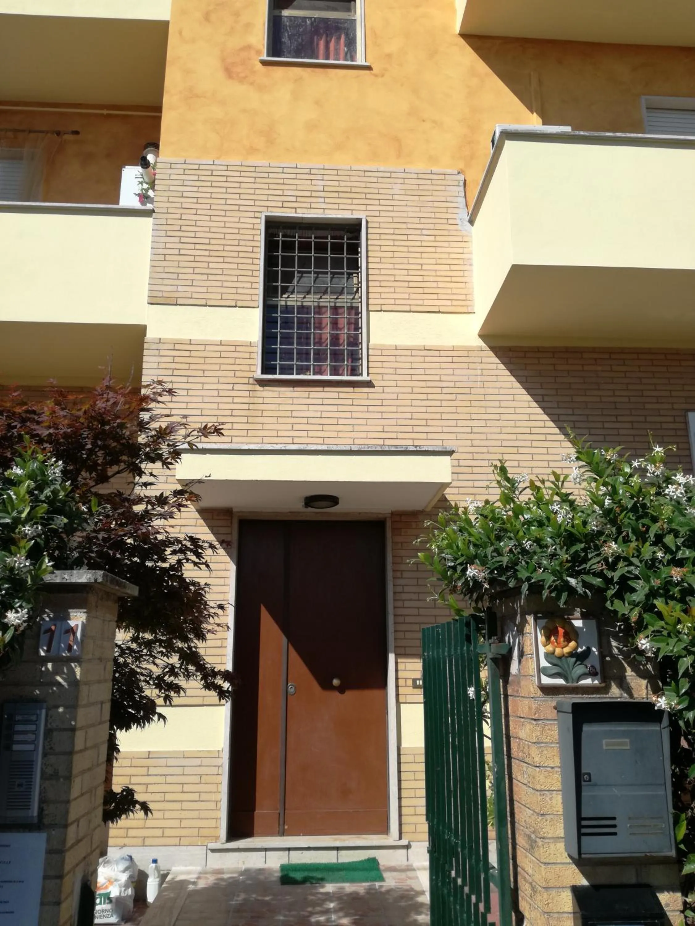 Facade/entrance in Bb Smallville