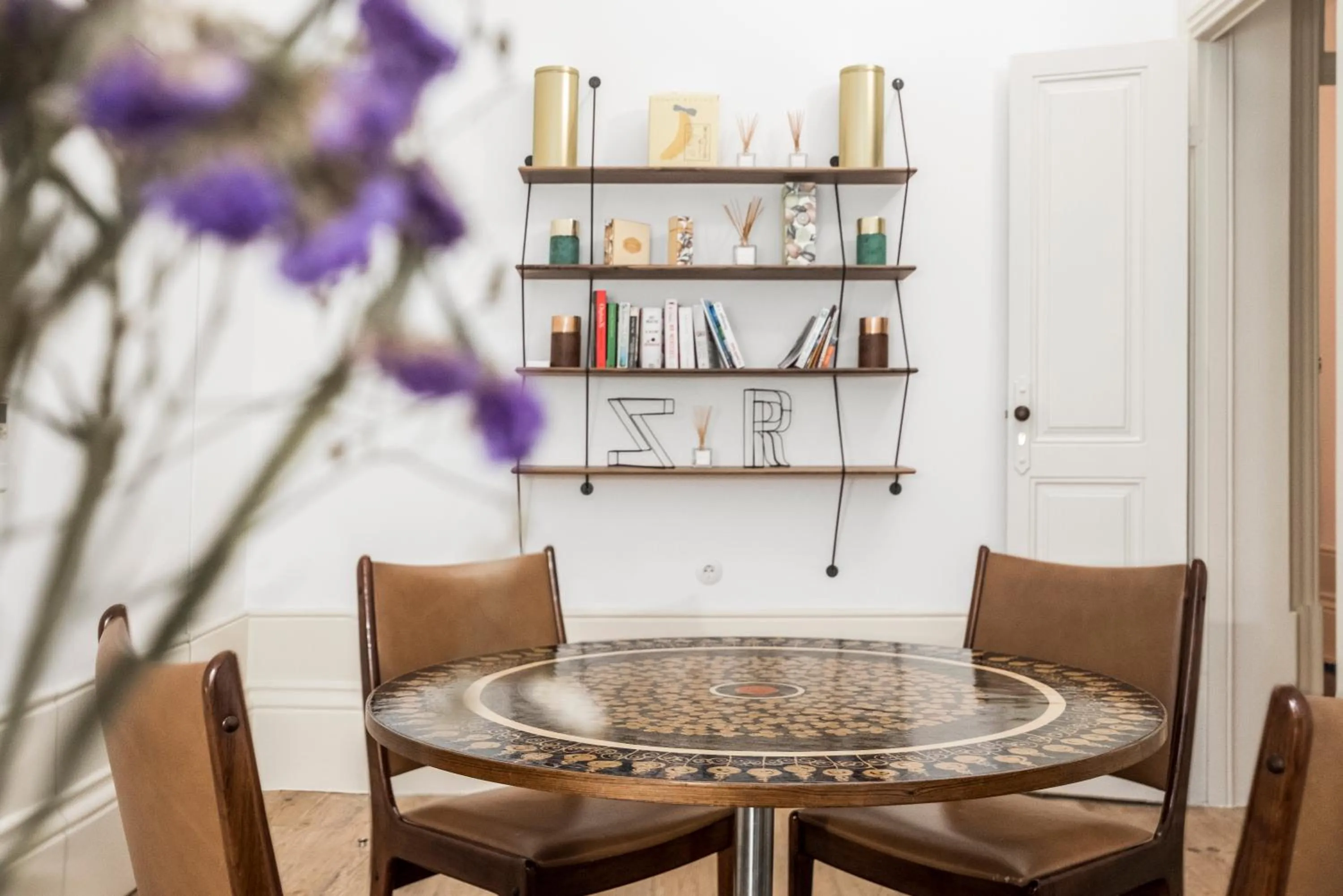 Library in Malmerendas Boutique Lodging