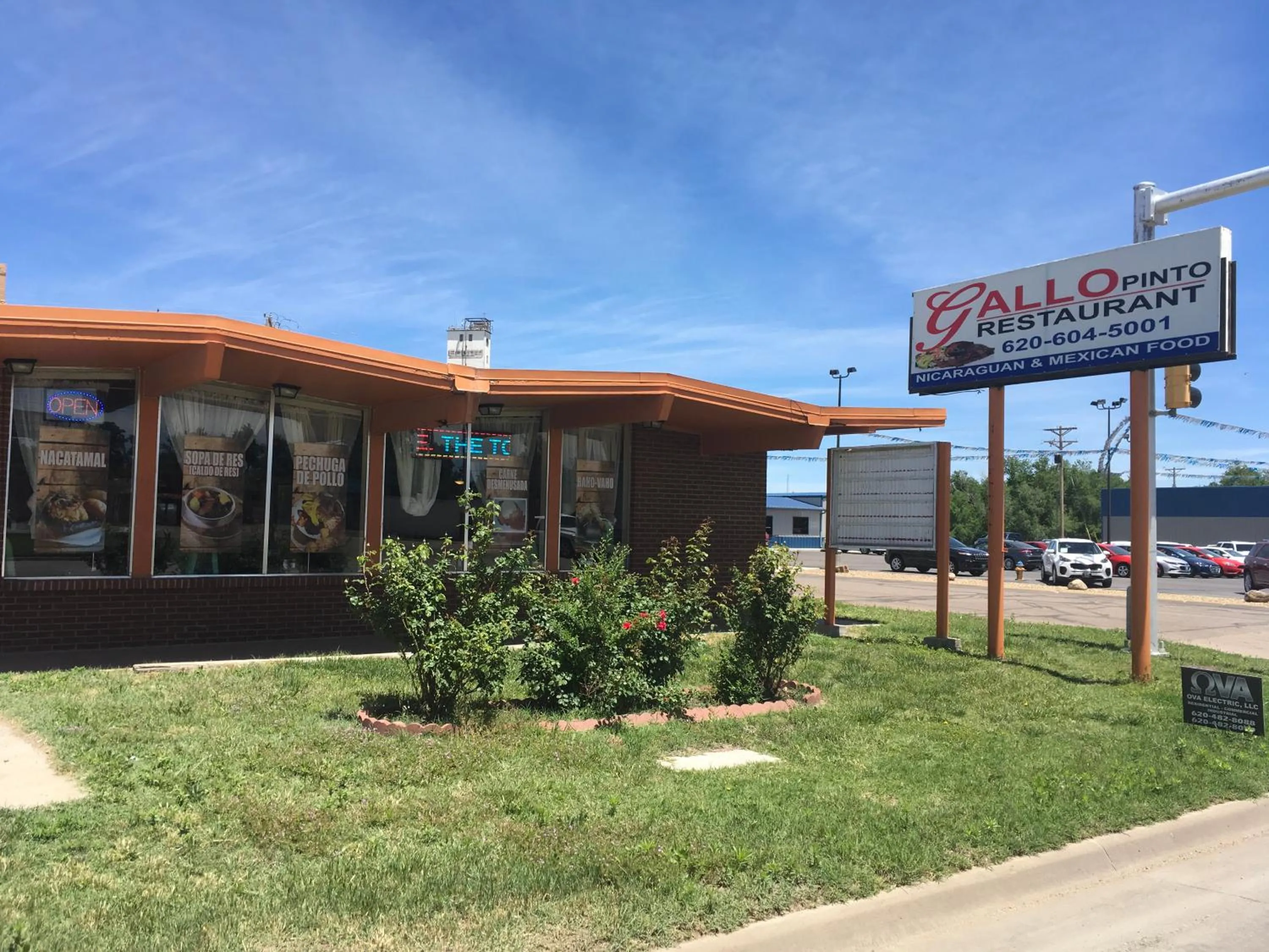 Property building in Budget Inn Lafonda Motel