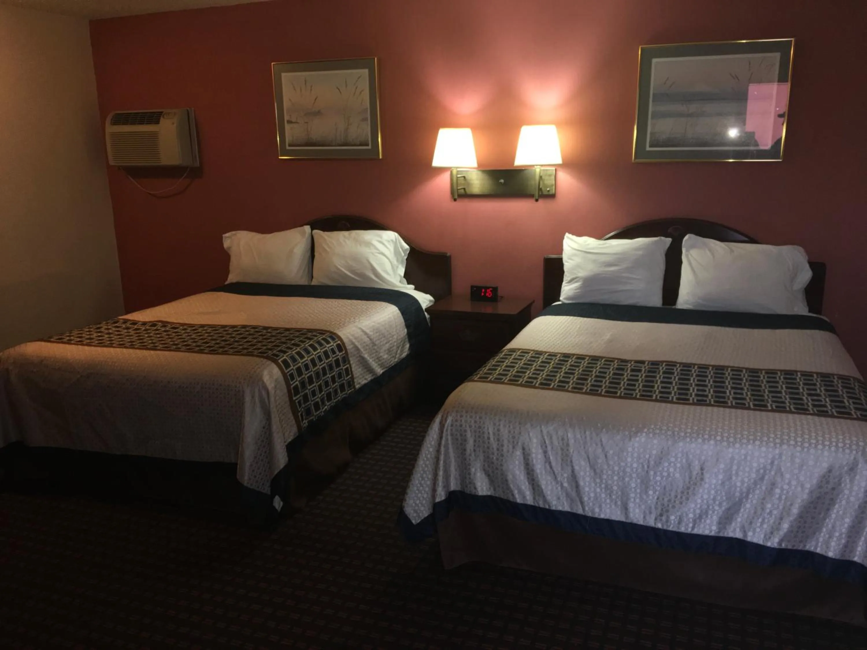 Bed in Budget Inn Lafonda Motel