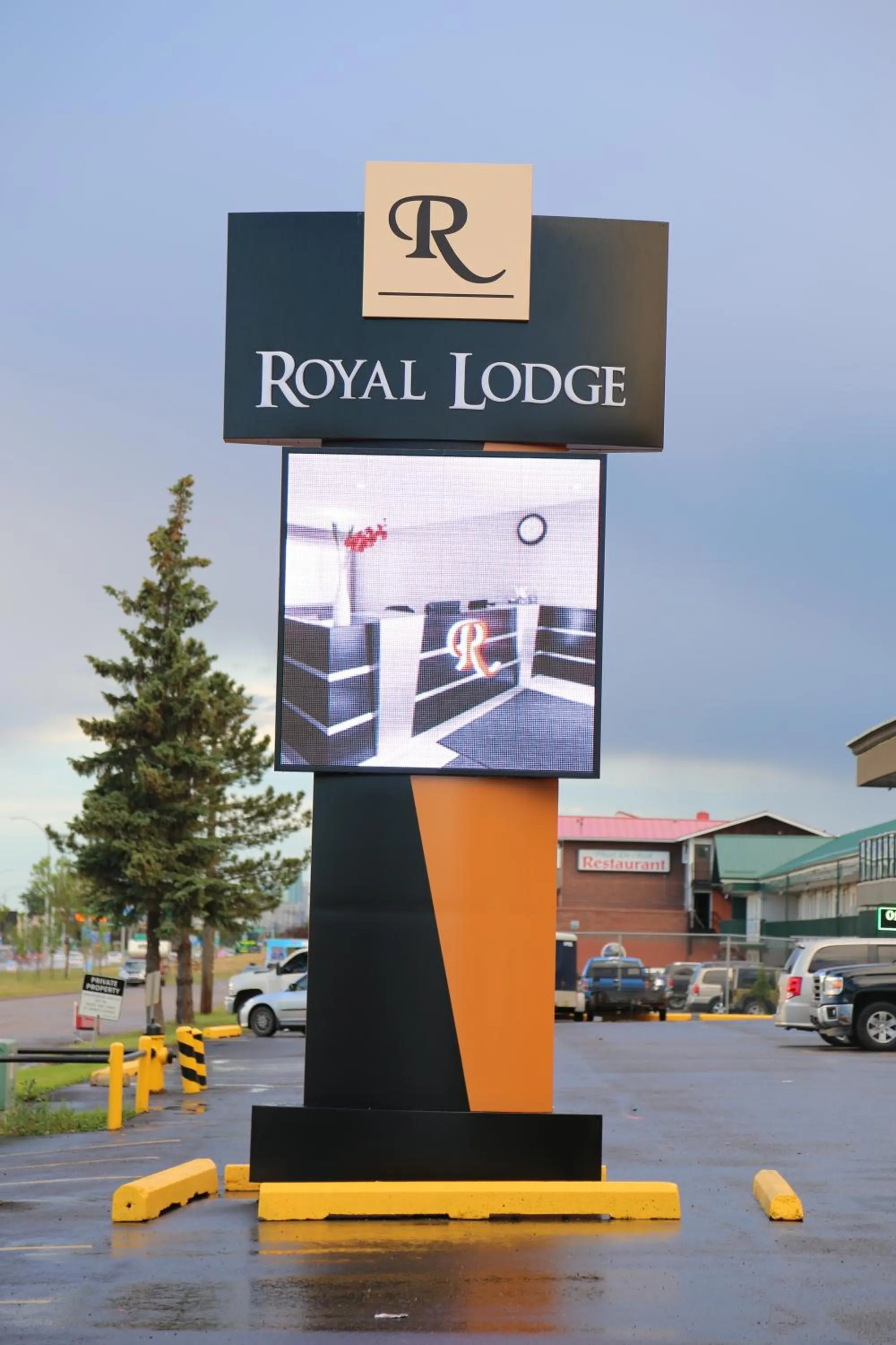 Property logo or sign in Royal Lodge