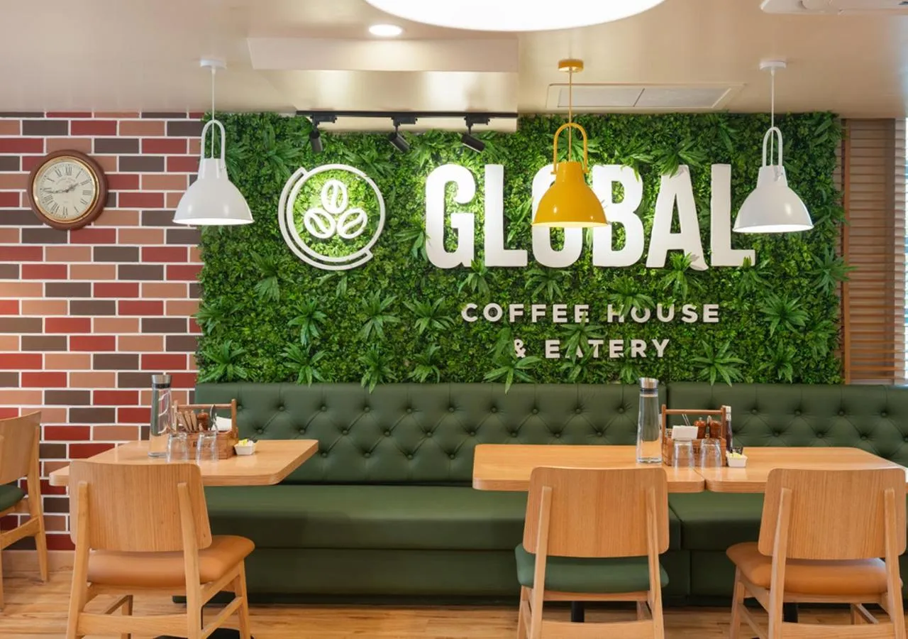 Restaurant/places to eat in Bloom Hotel - BKC Kalina