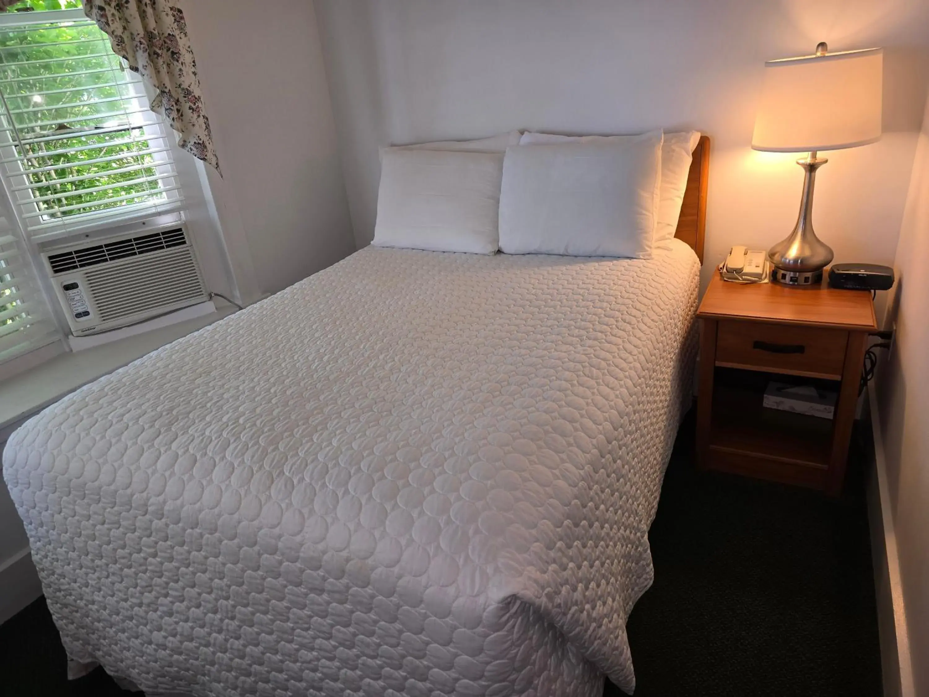 Small Double or Twin Room in Terrace By The Sea Small Double or Twin Room in Terrace By The Sea