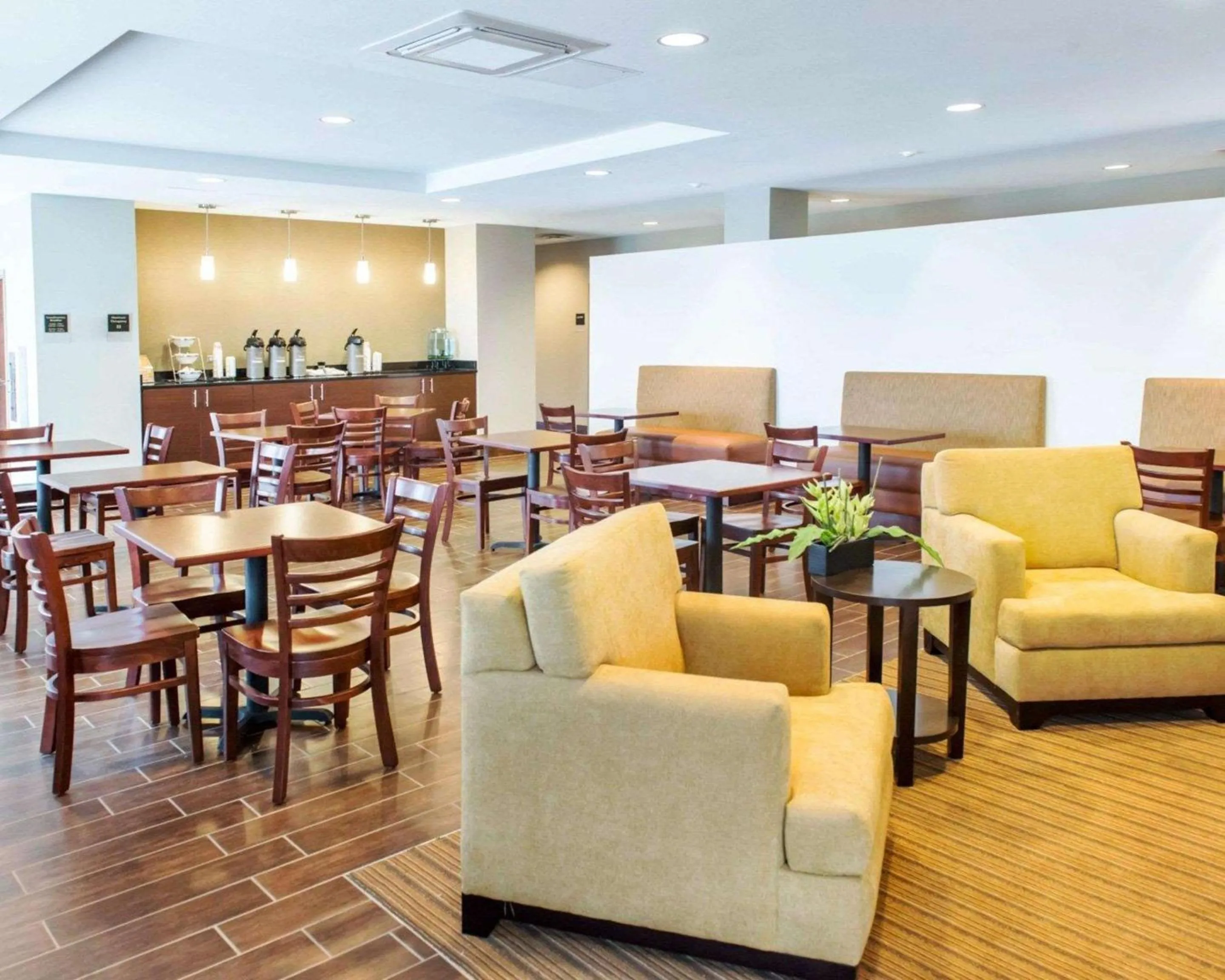 Restaurant/places to eat in Sleep Inn & Suites Defuniak Springs - Crestview