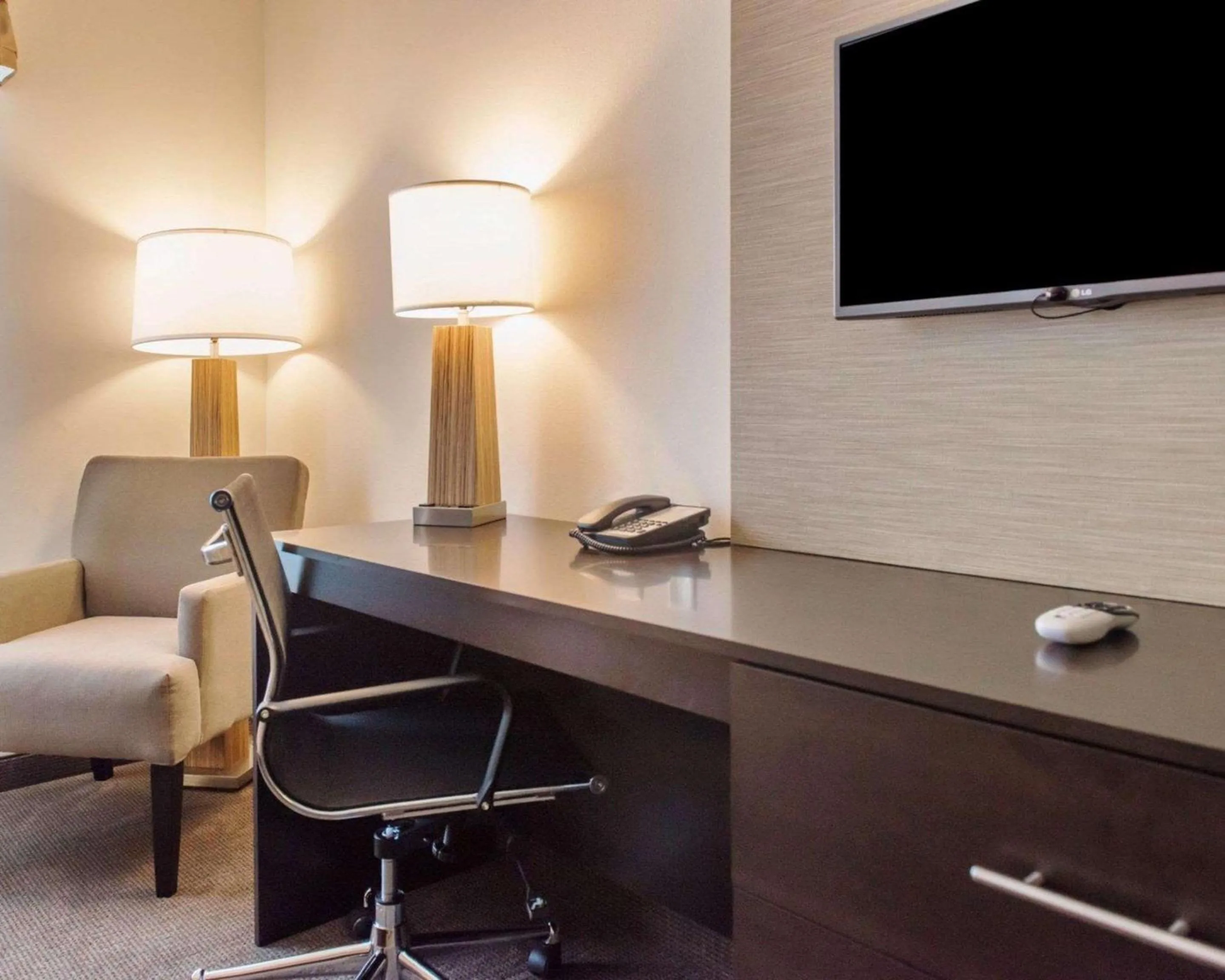 Photo of the whole room in Sleep Inn & Suites Defuniak Springs - Crestview