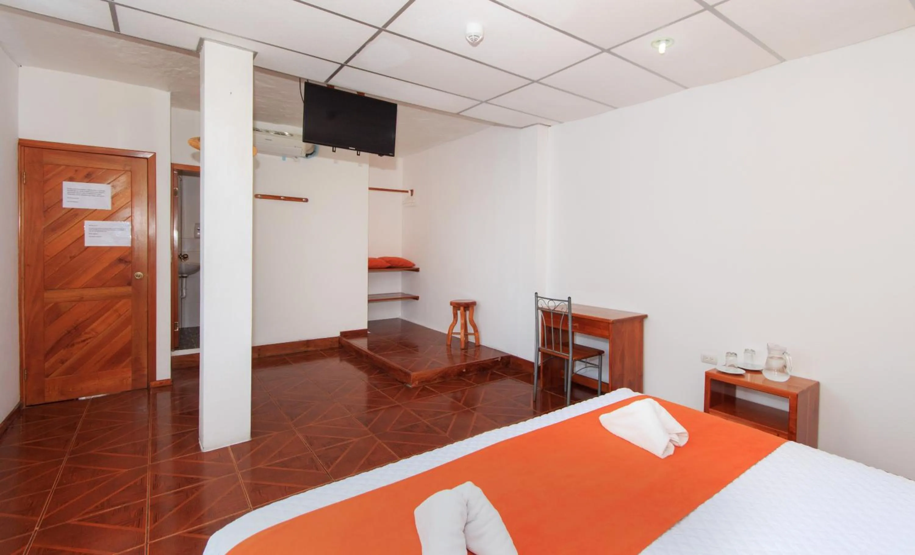 Toilet, Bed in Hotel La Casa de Judy