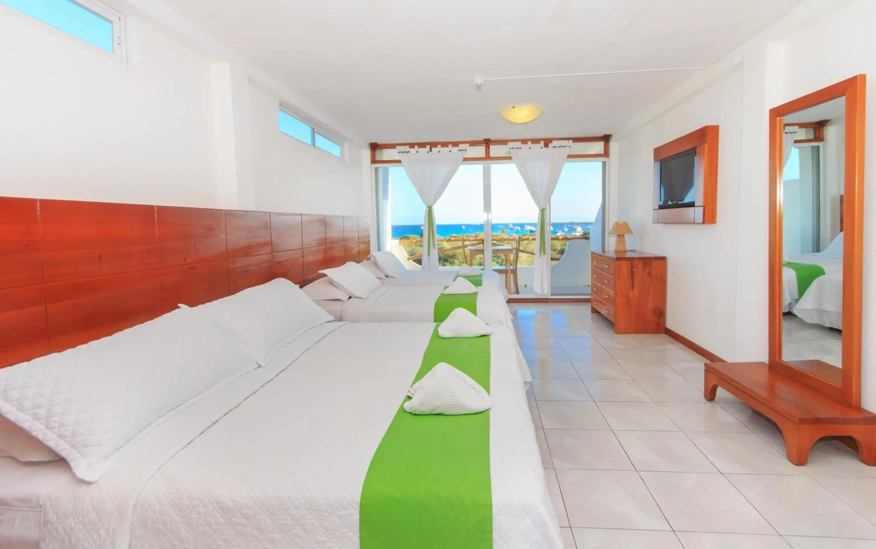 Quadruple Room with Sea View in Hotel La Casa de Judy Quadruple Room with Sea View in Hotel La Casa de Judy