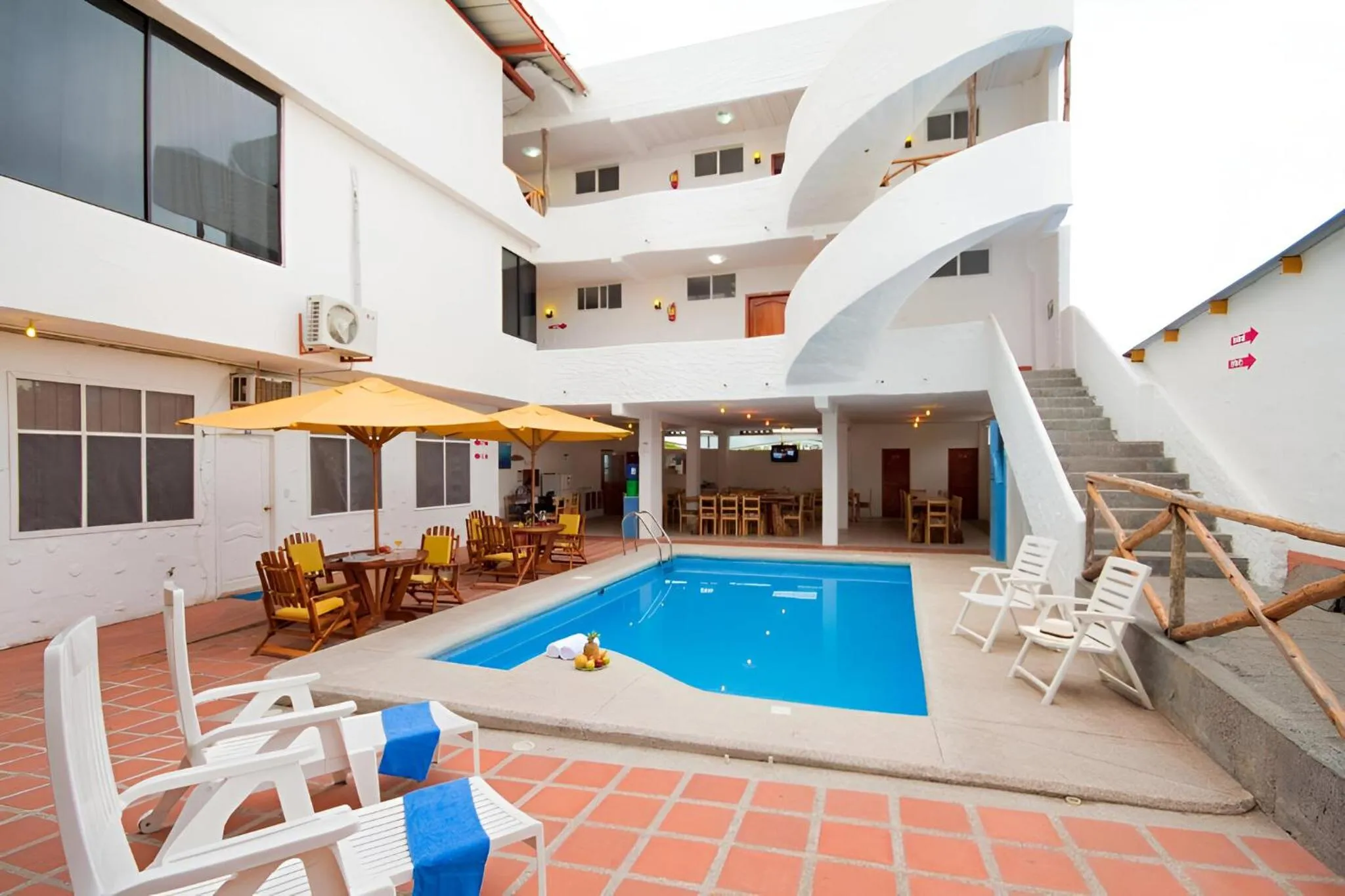 Swimming pool in Hotel La Casa de Judy