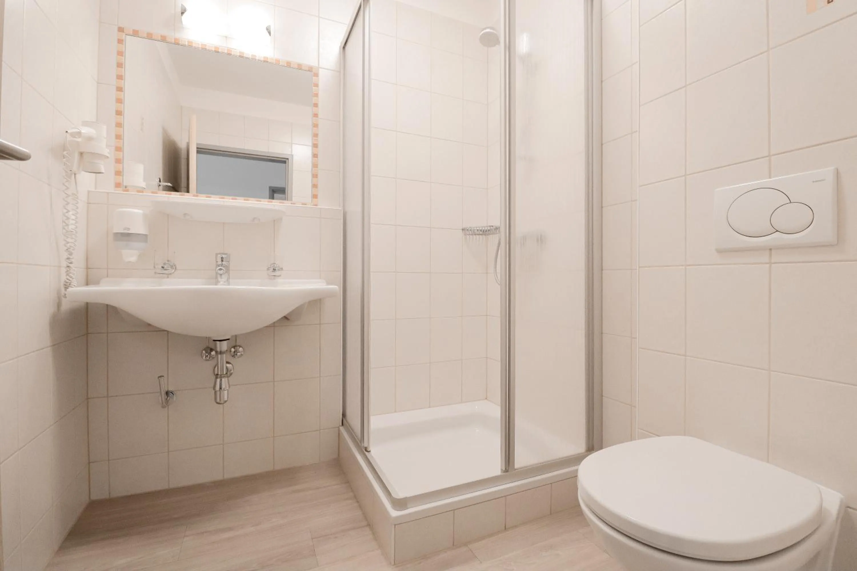 Shower in Frühstückspension Wernberg