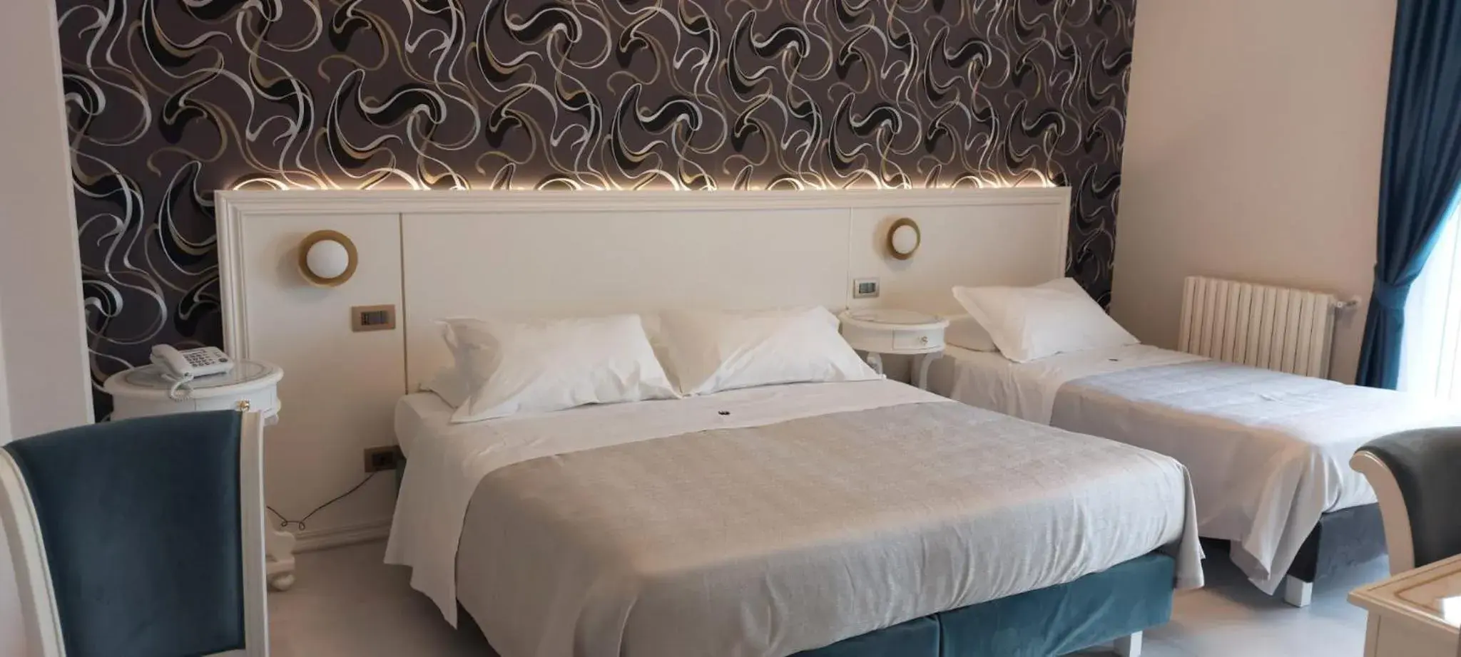 Basic Triple Room in Hotel Sicilia Basic Triple Room in Hotel Sicilia