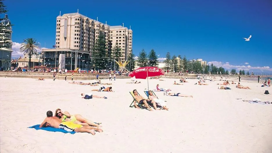 Glenelg Holiday Apartments - Corfu 200 meters to the beach Free Parking