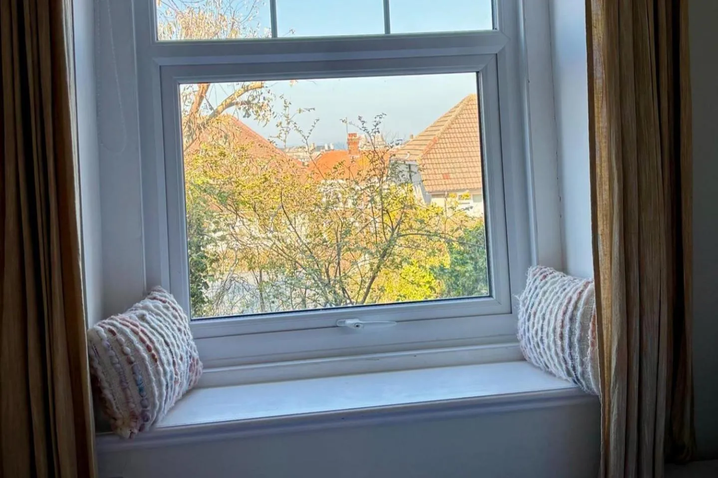 5 Guests - 2 Bedrooms - Free Parking - 1min Beach