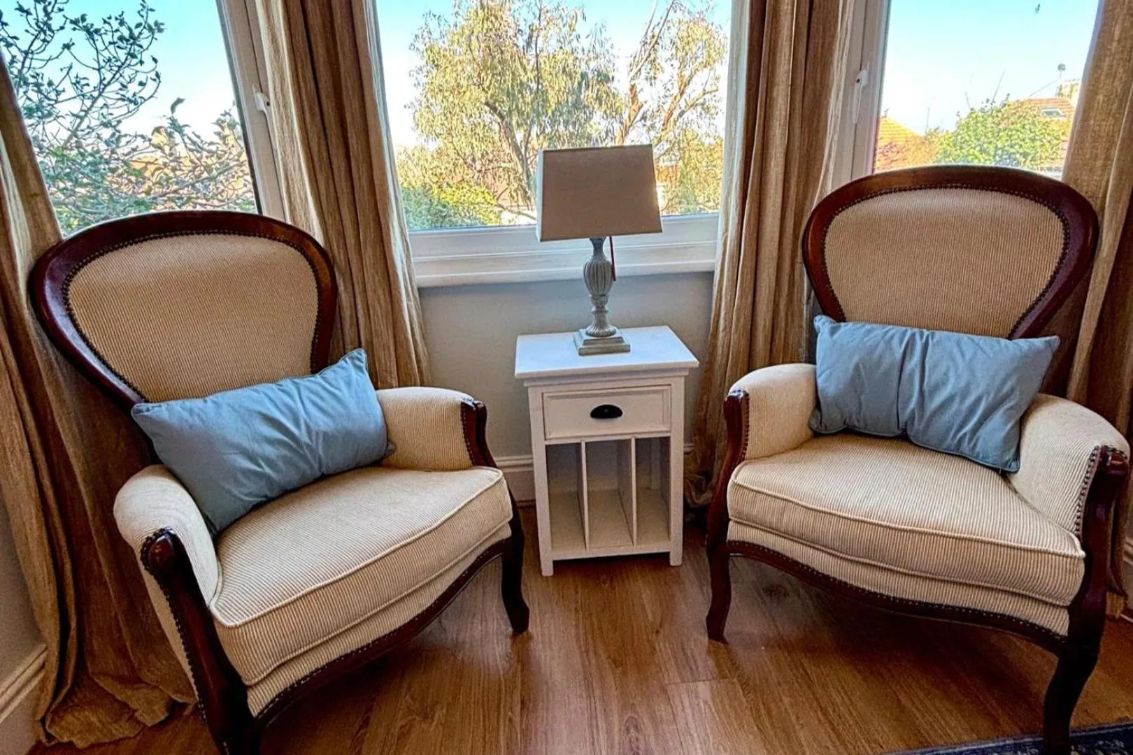 5 Guests - 2 Bedrooms - Free Parking - 1min Beach