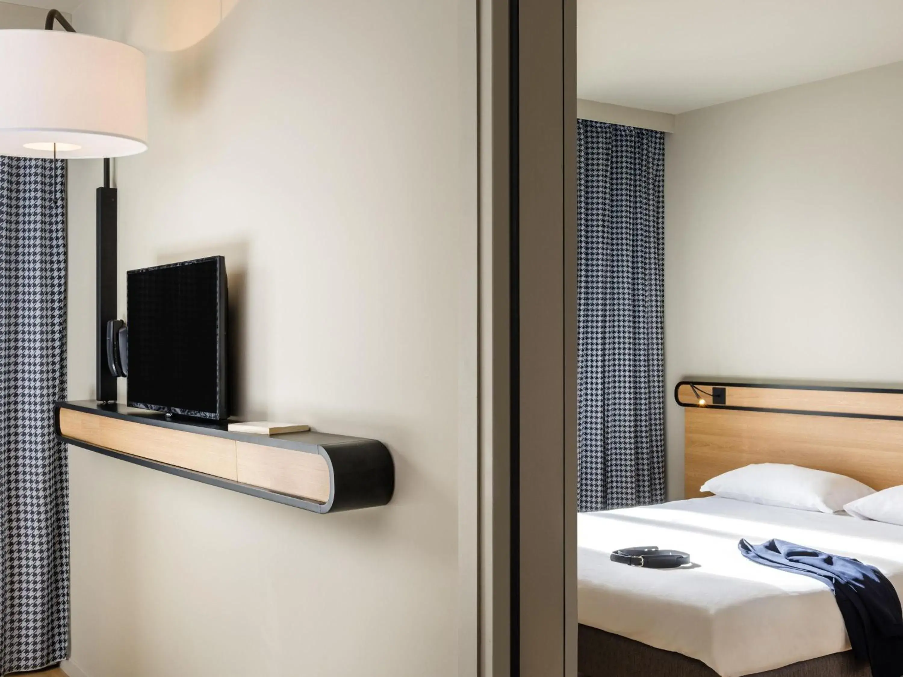 Bedroom, Bed in Aparthotel Adagio Access La Défense Puteaux Bedroom, Bed in Aparthotel Adagio Access La Défense Puteaux