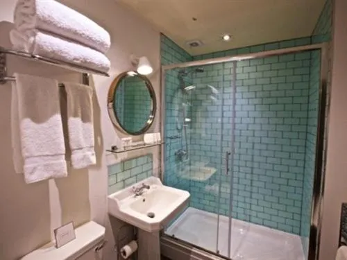 Bathroom in Woodstock Arms