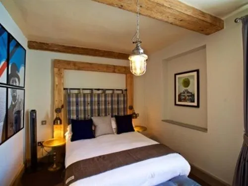 Bedroom, Bed in Woodstock Arms