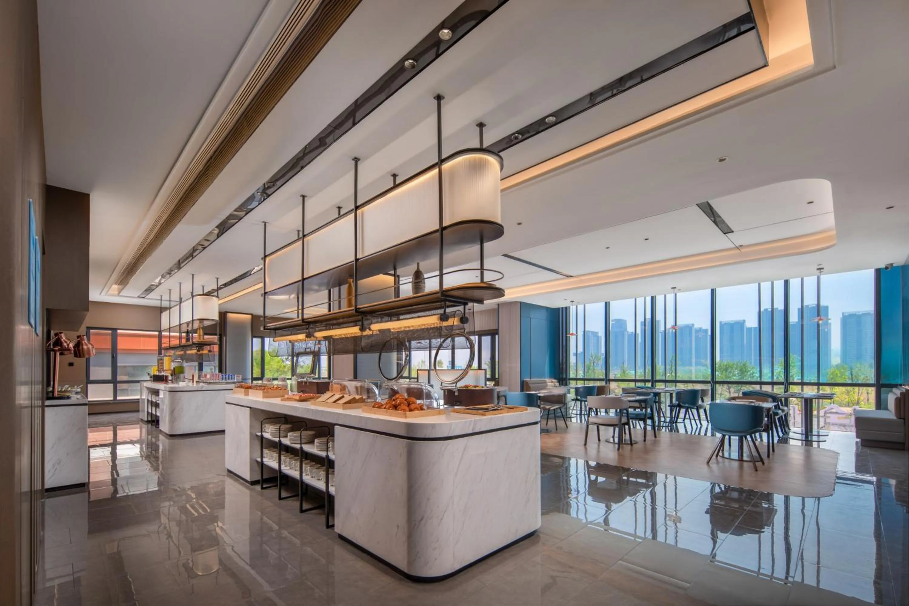 Breakfast in Holiday Inn Express Qingdao City Balcony by IHG