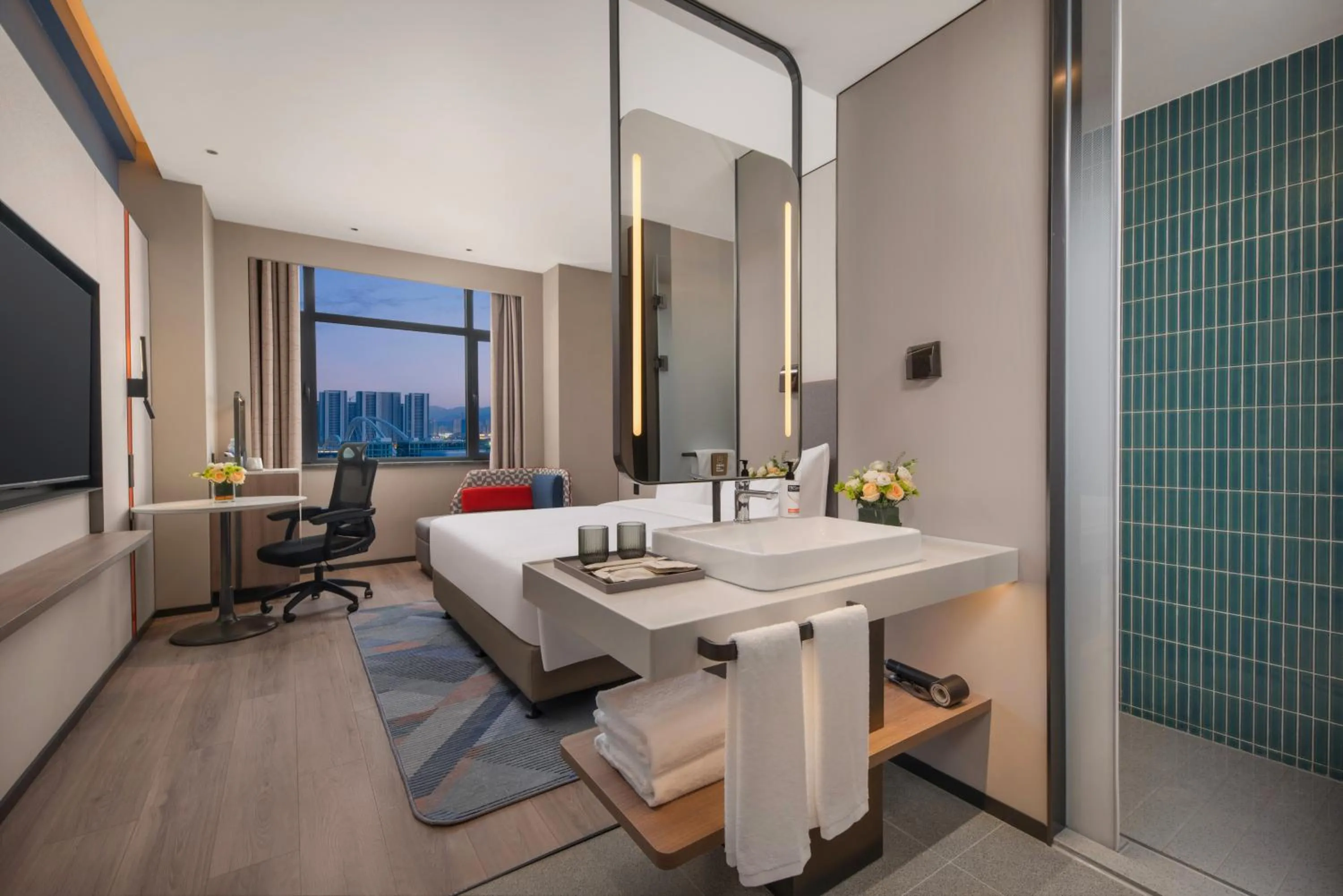 TV and multimedia in Holiday Inn Express Qingdao City Balcony by IHG