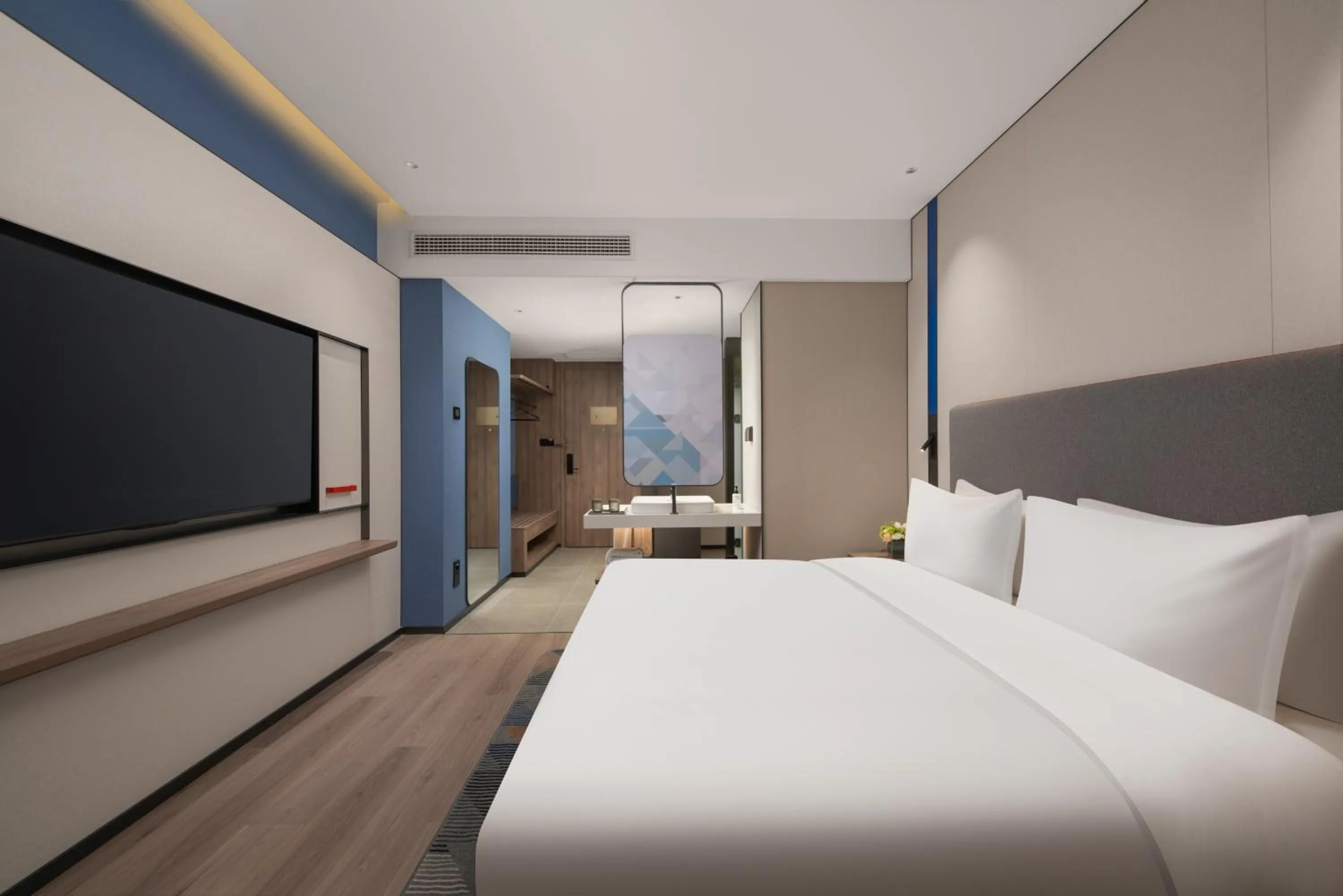 Bed in Holiday Inn Express Qingdao City Balcony by IHG