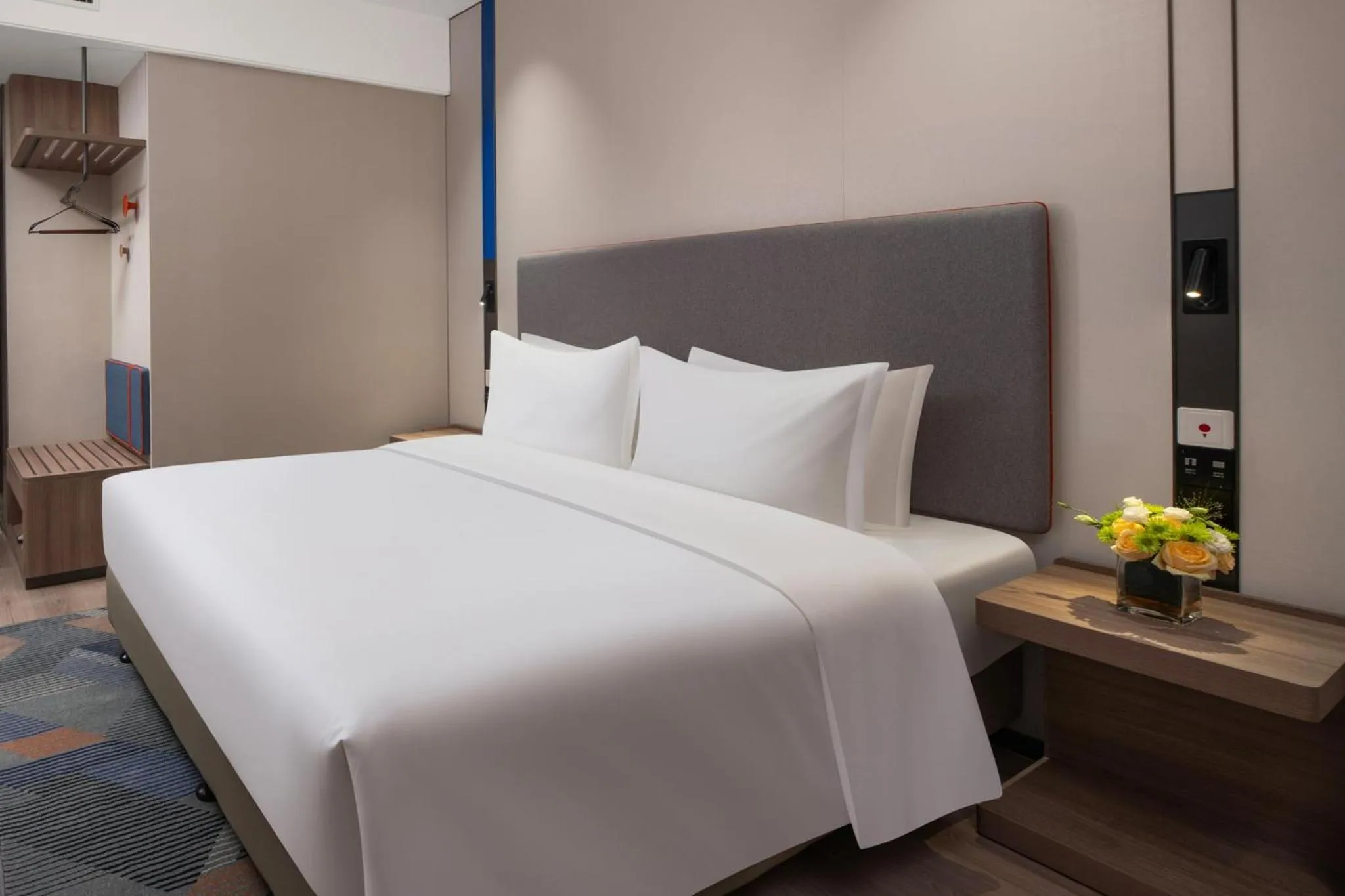 Photo of the whole room in Holiday Inn Express Qingdao City Balcony by IHG