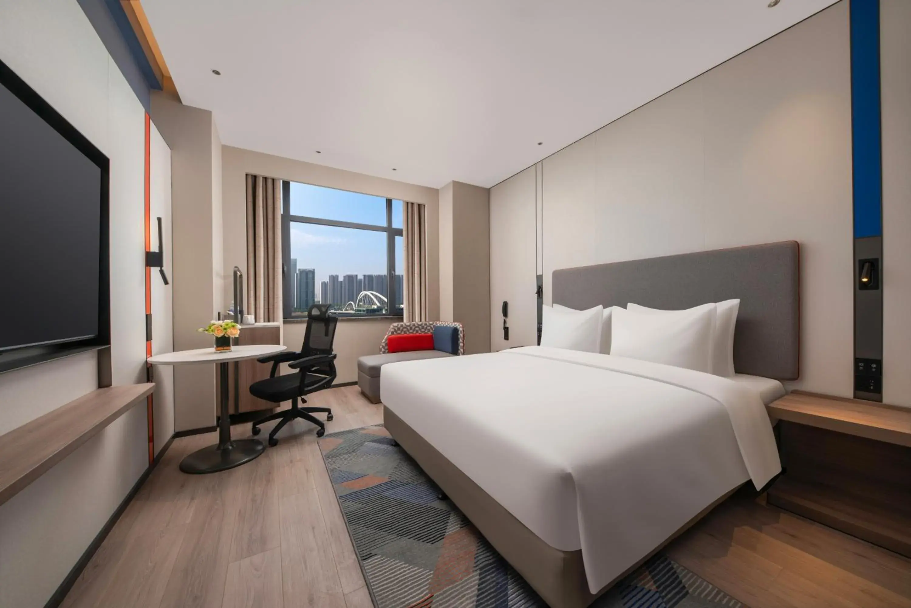 Photo of the whole room, Bed in Holiday Inn Express Qingdao City Balcony by IHG Photo of the whole room, Bed in Holiday Inn Express Qingdao City Balcony by IHG