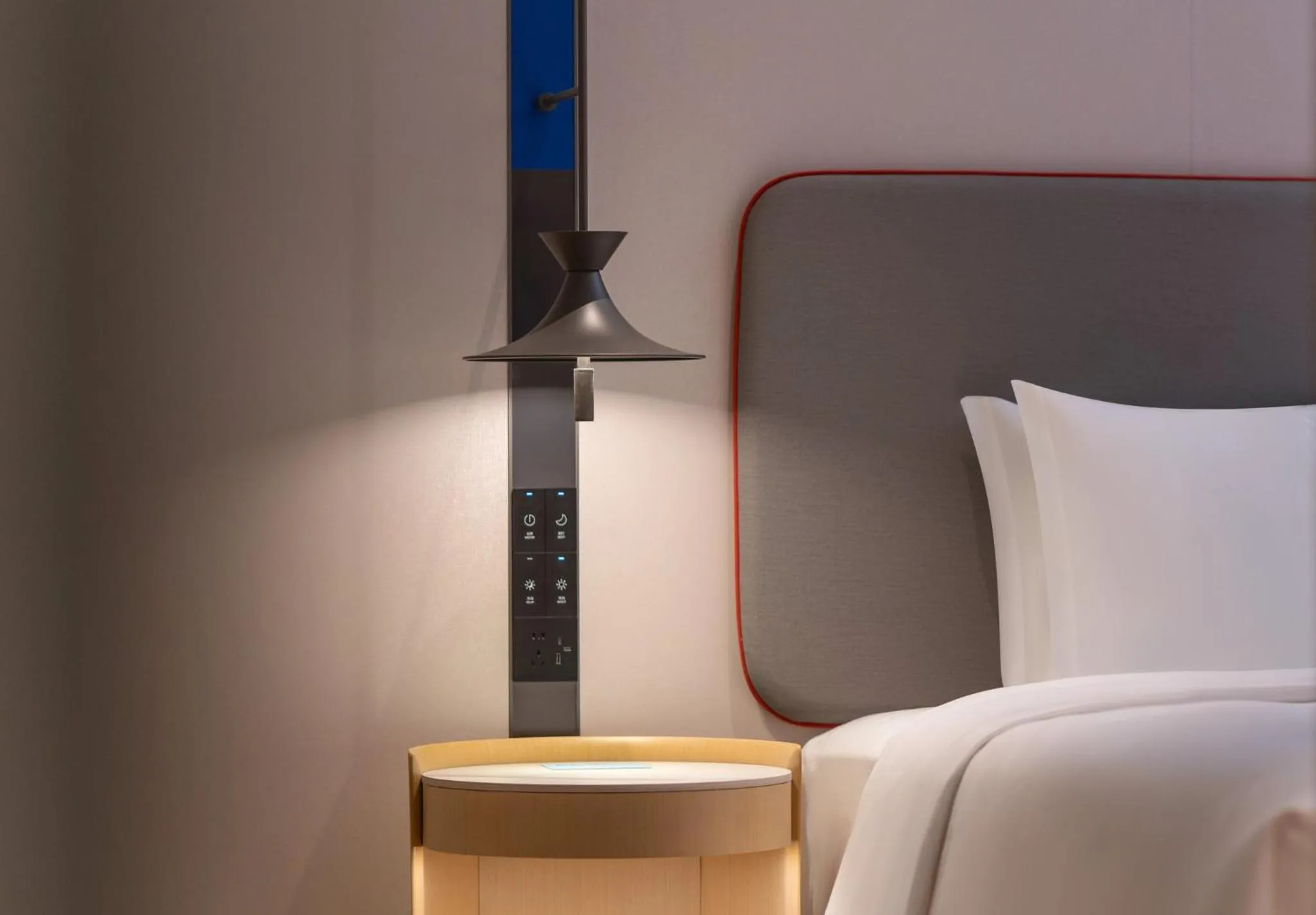 Photo of the whole room, Bed in Holiday Inn Express Wuhan Jianghan Road by IHG