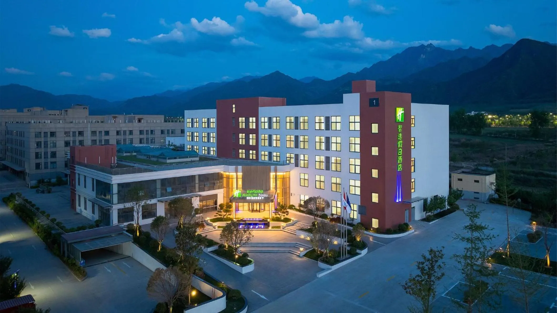 Property building in Holiday Inn Express Xi'an Caotang Technology Park by IHG