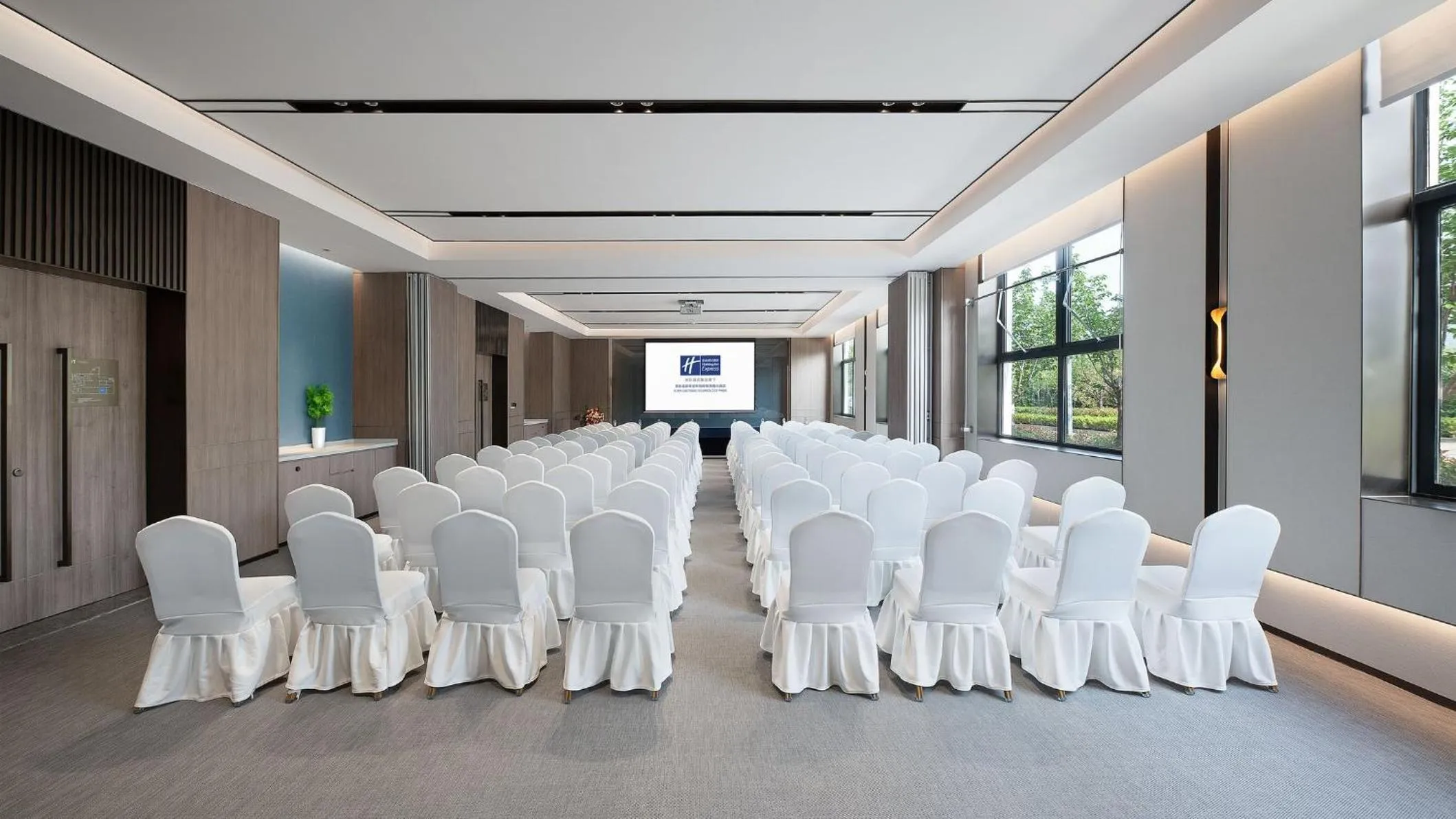 Meeting/conference room in Holiday Inn Express Xi'an Caotang Technology Park by IHG