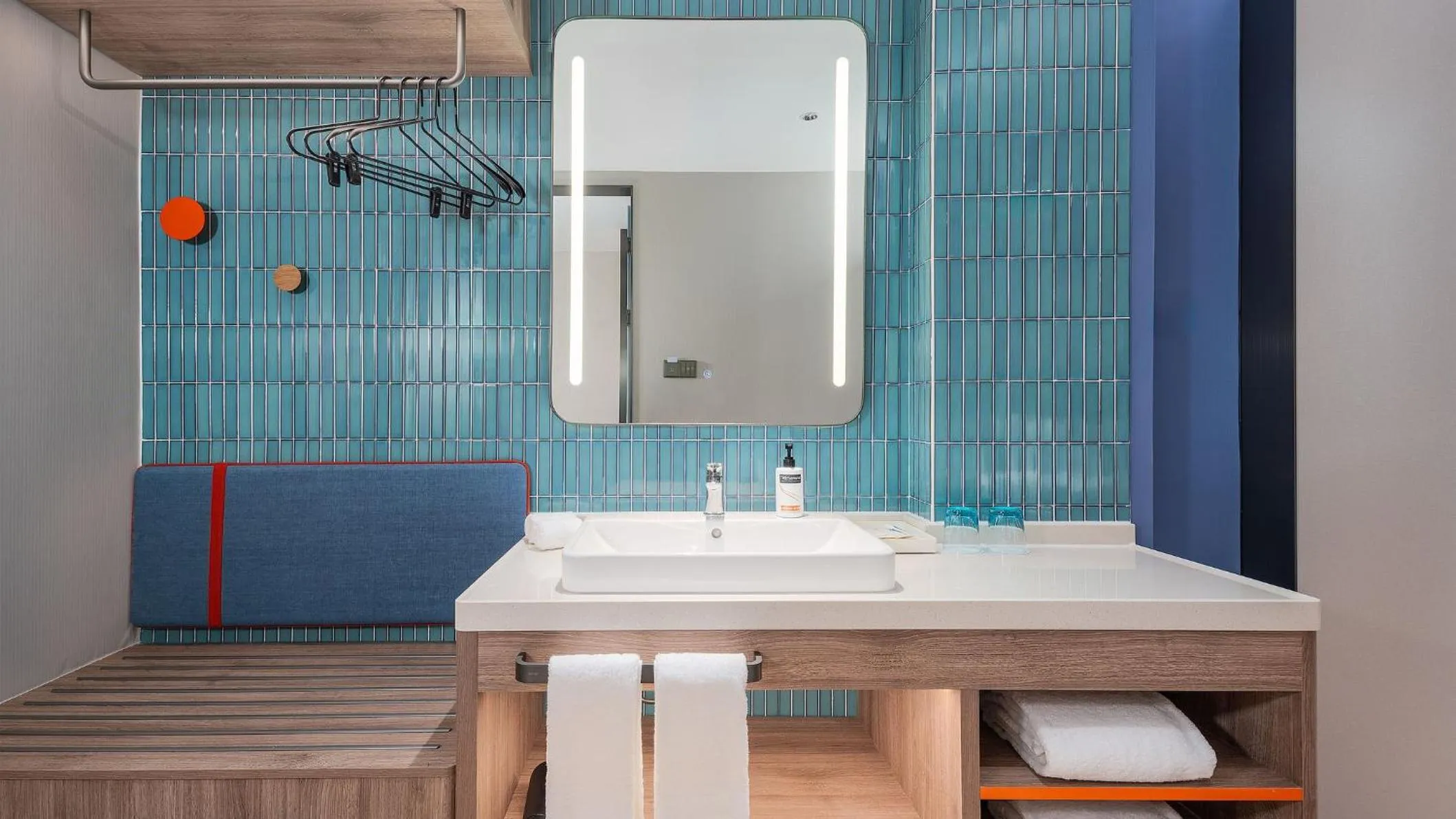 Photo of the whole room in Holiday Inn Express Xi'an Caotang Technology Park by IHG