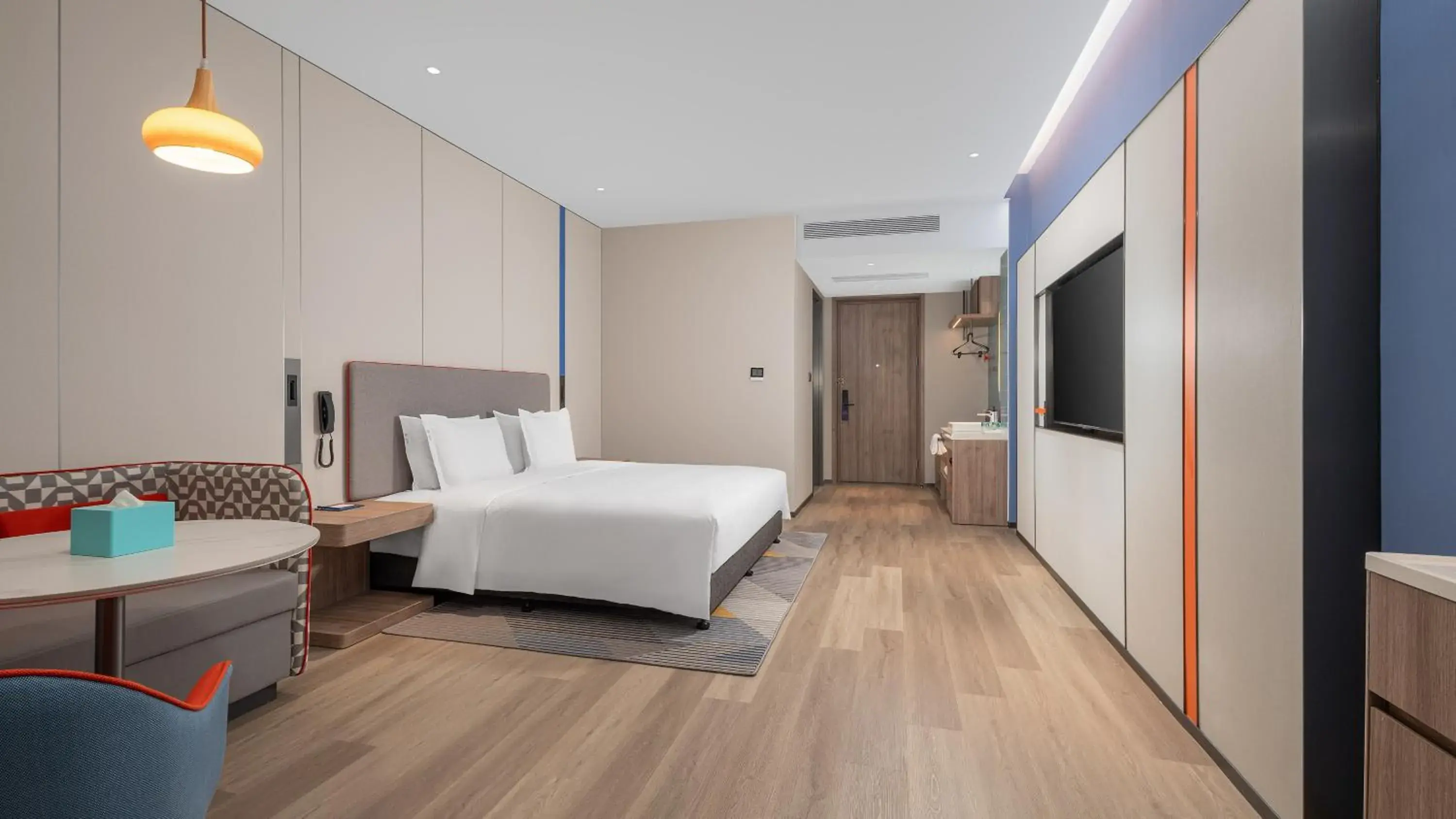 Standard King Room - Disability Access in Holiday Inn Express Xi'an Caotang Technology Park by IHG Standard King Room - Disability Access in Holiday Inn Express Xi'an Caotang Technology Park by IHG
