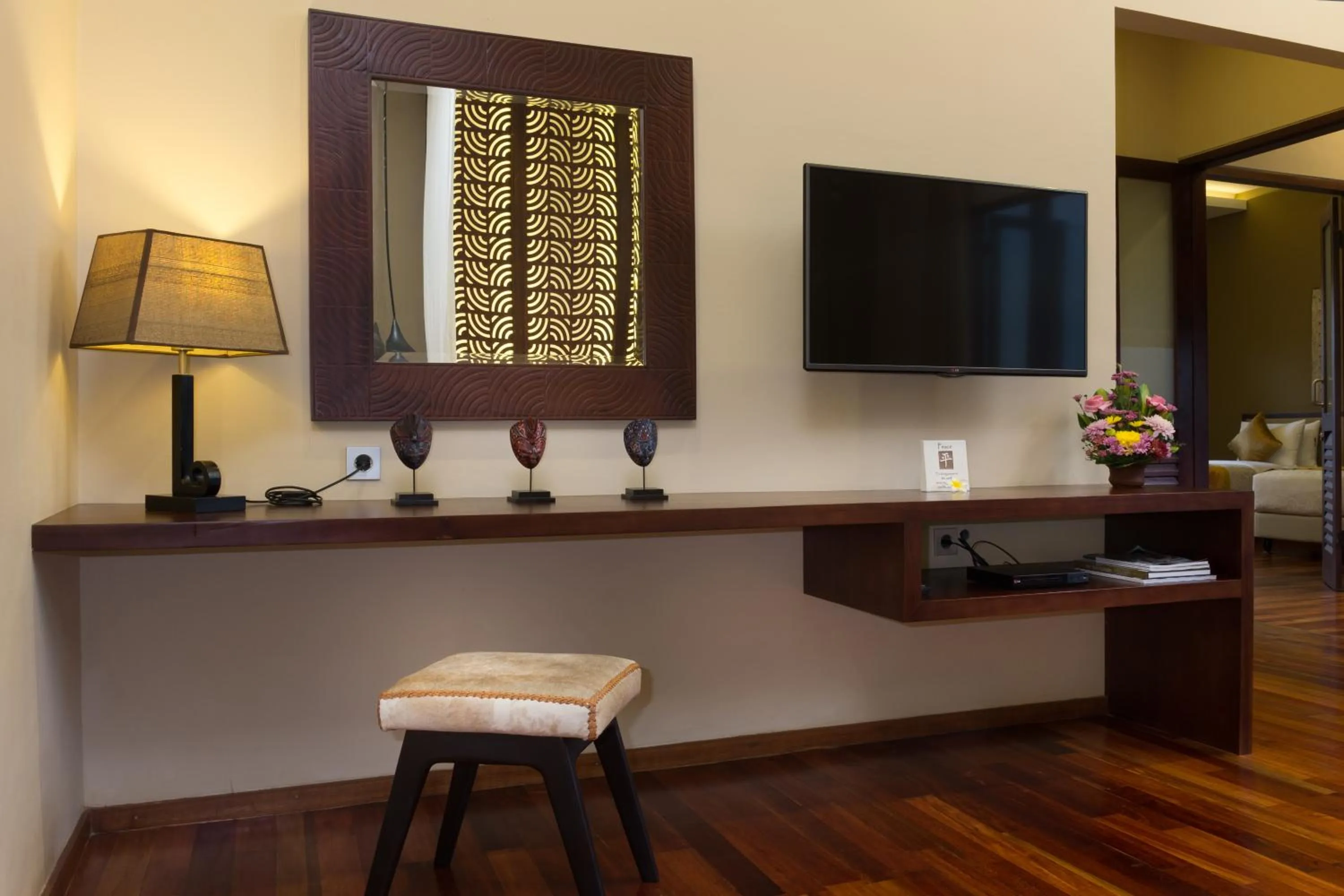 Day in The Secret Villas