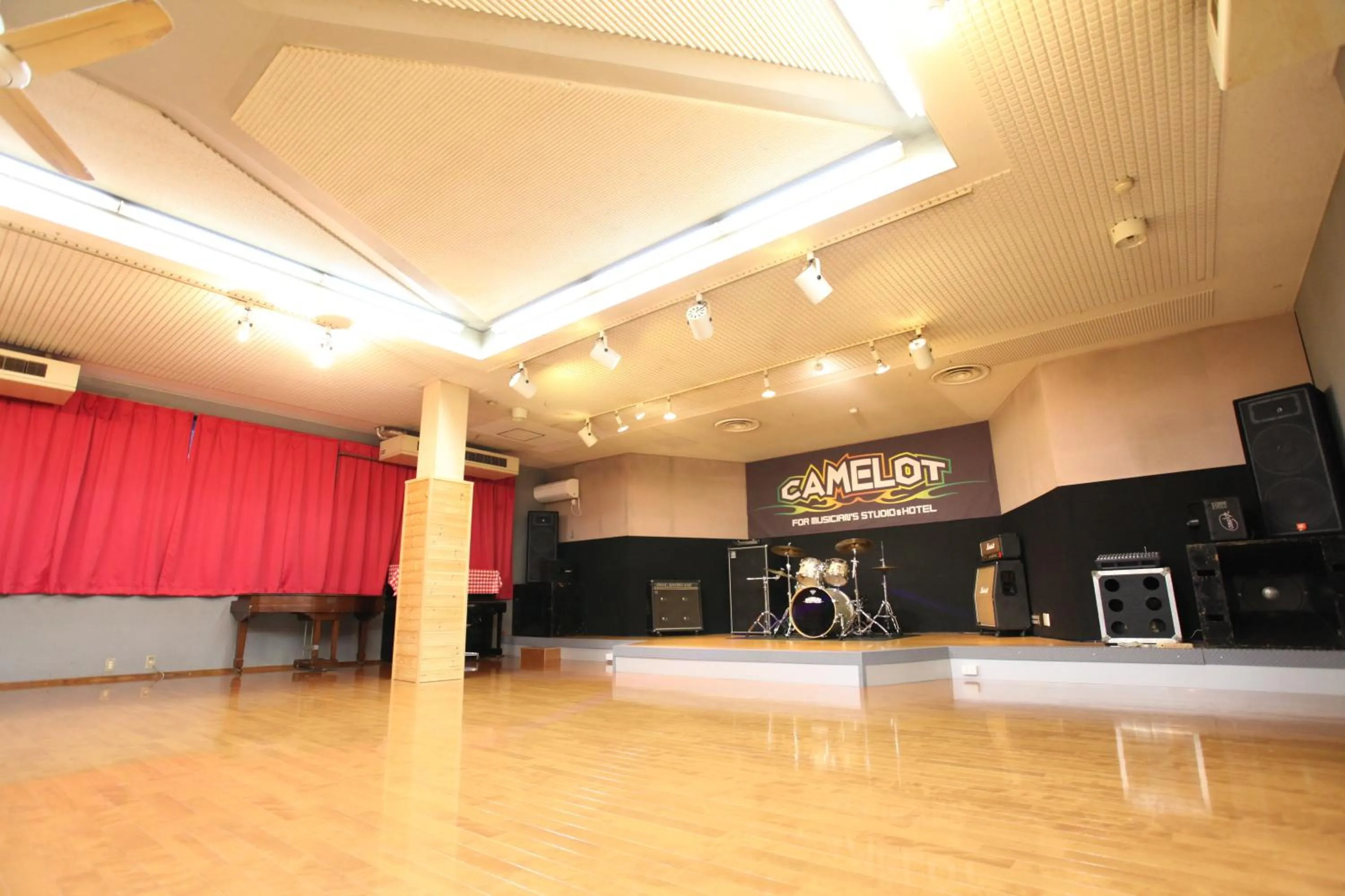 Entertainment in Hotel Camelot