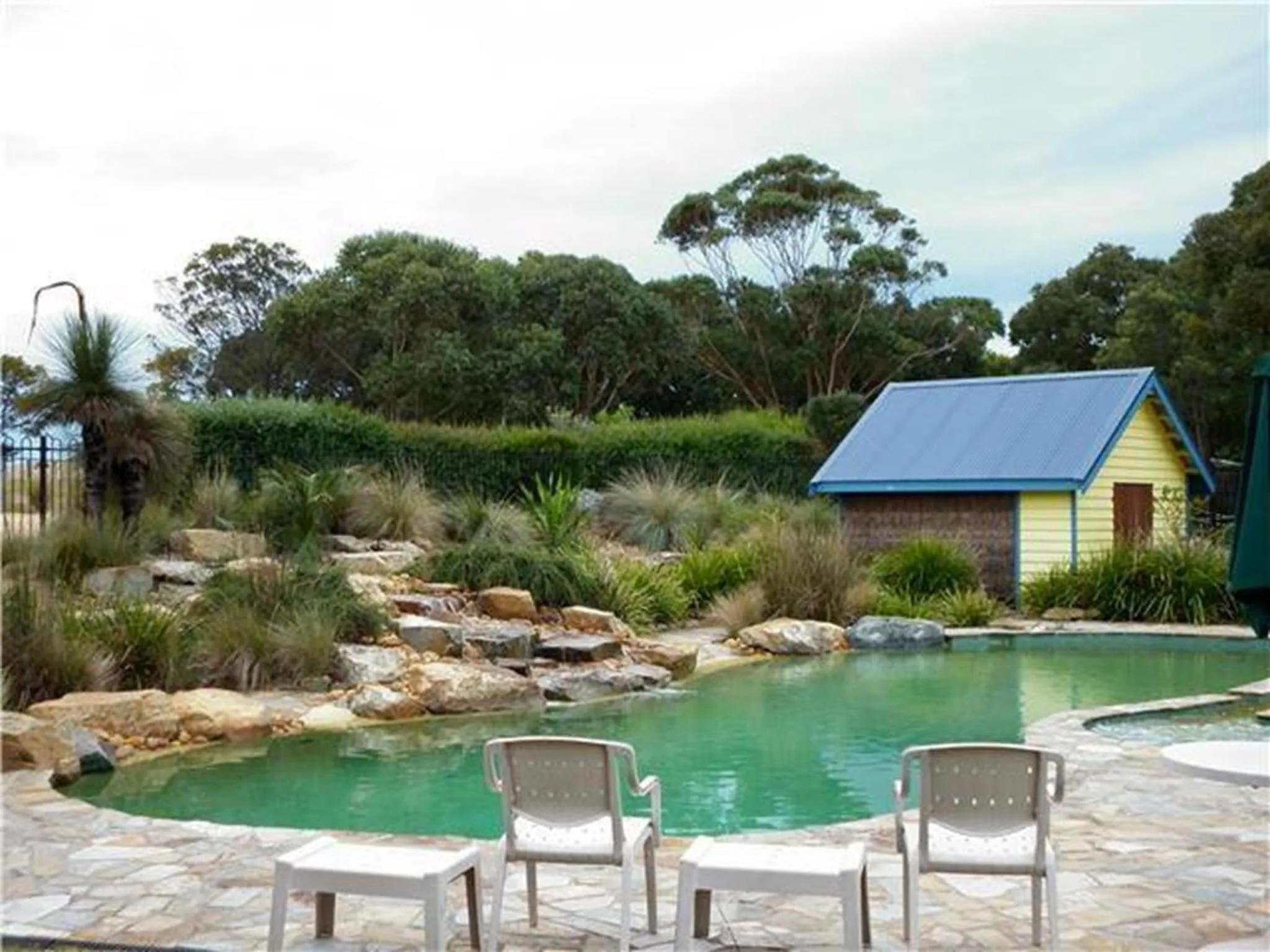 Swimming pool in The Lakes Beachfront Holiday Park