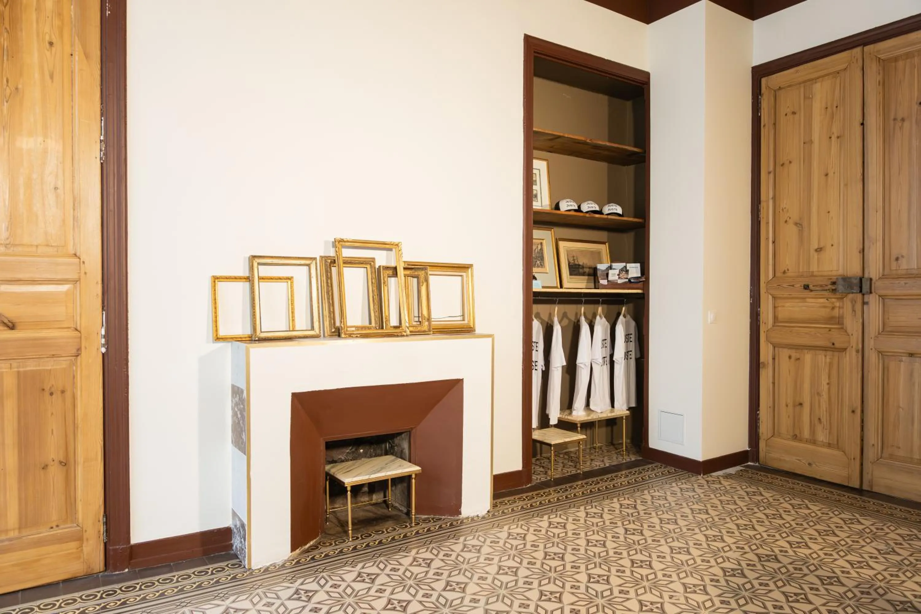 Communal lounge/ TV room in Grand Juste