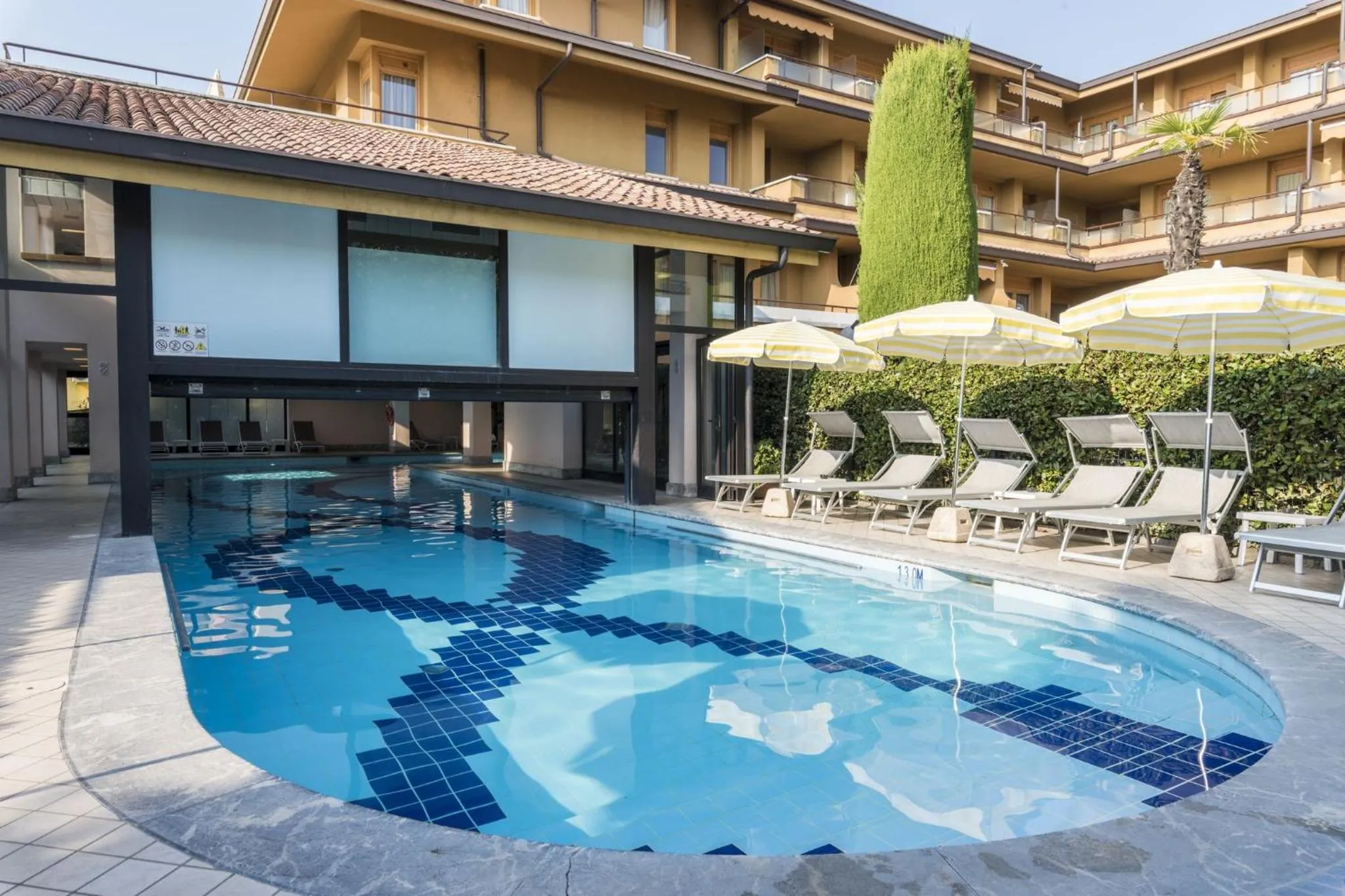 Swimming pool in Hotel Du Lac et Bellevue