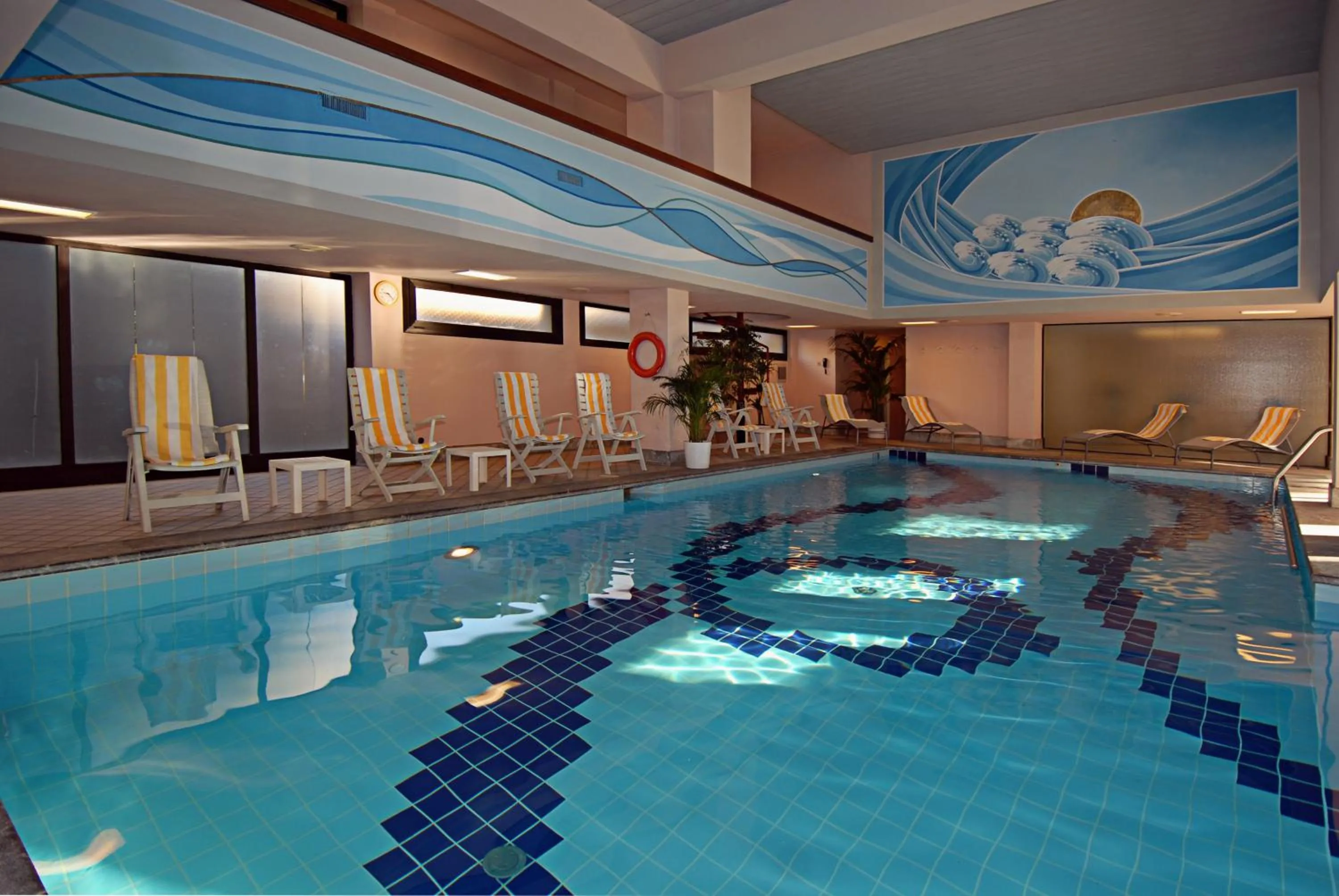 Swimming pool in Hotel Du Lac et Bellevue