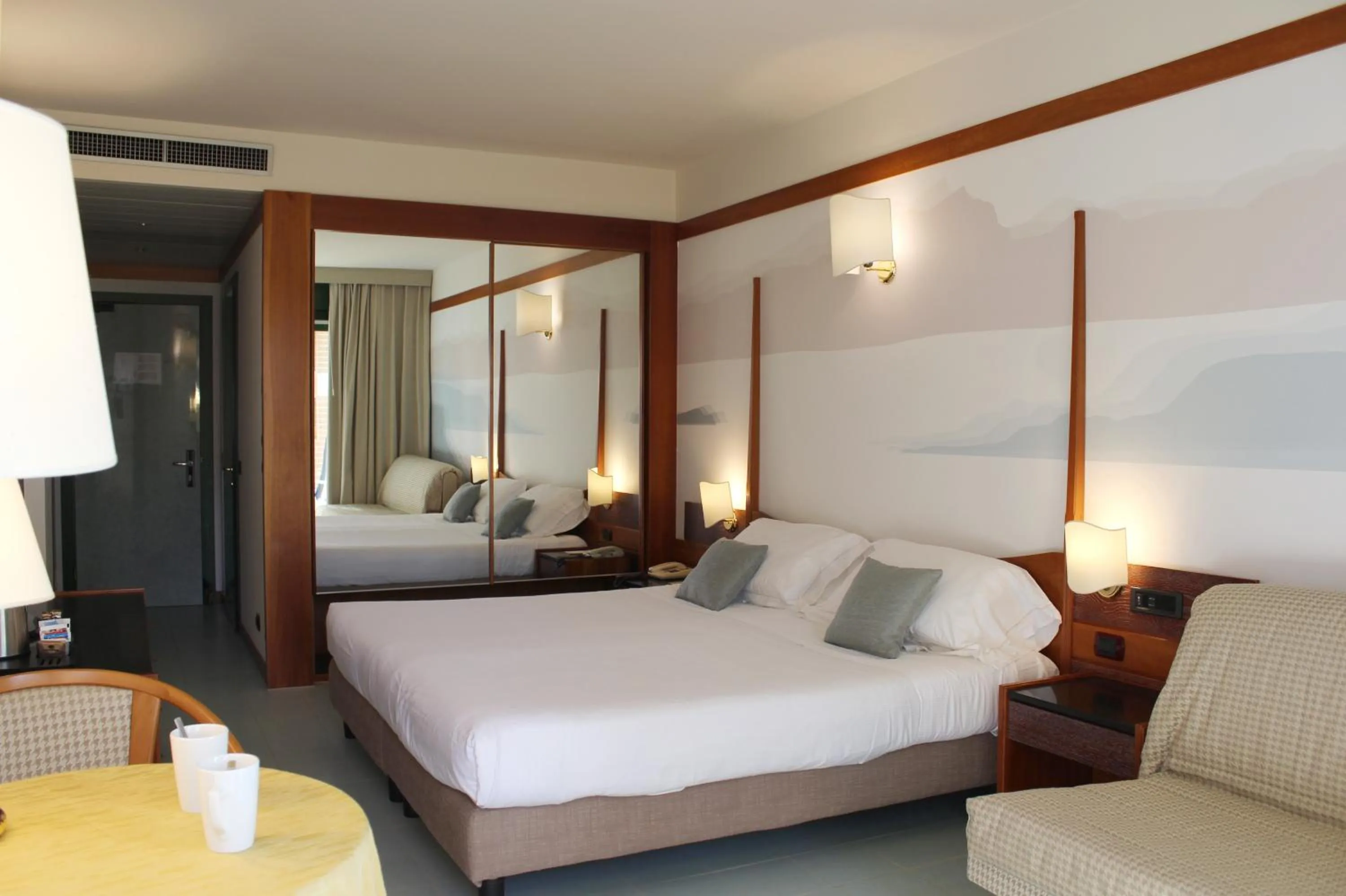 Photo of the whole room, Bed in Hotel Du Lac et Bellevue