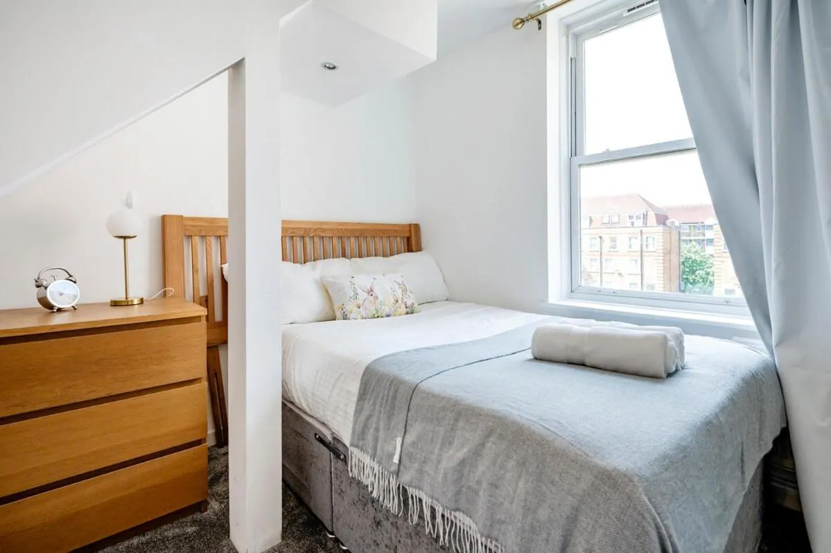 Bed in Spacious London stay - 3 Bedroom property