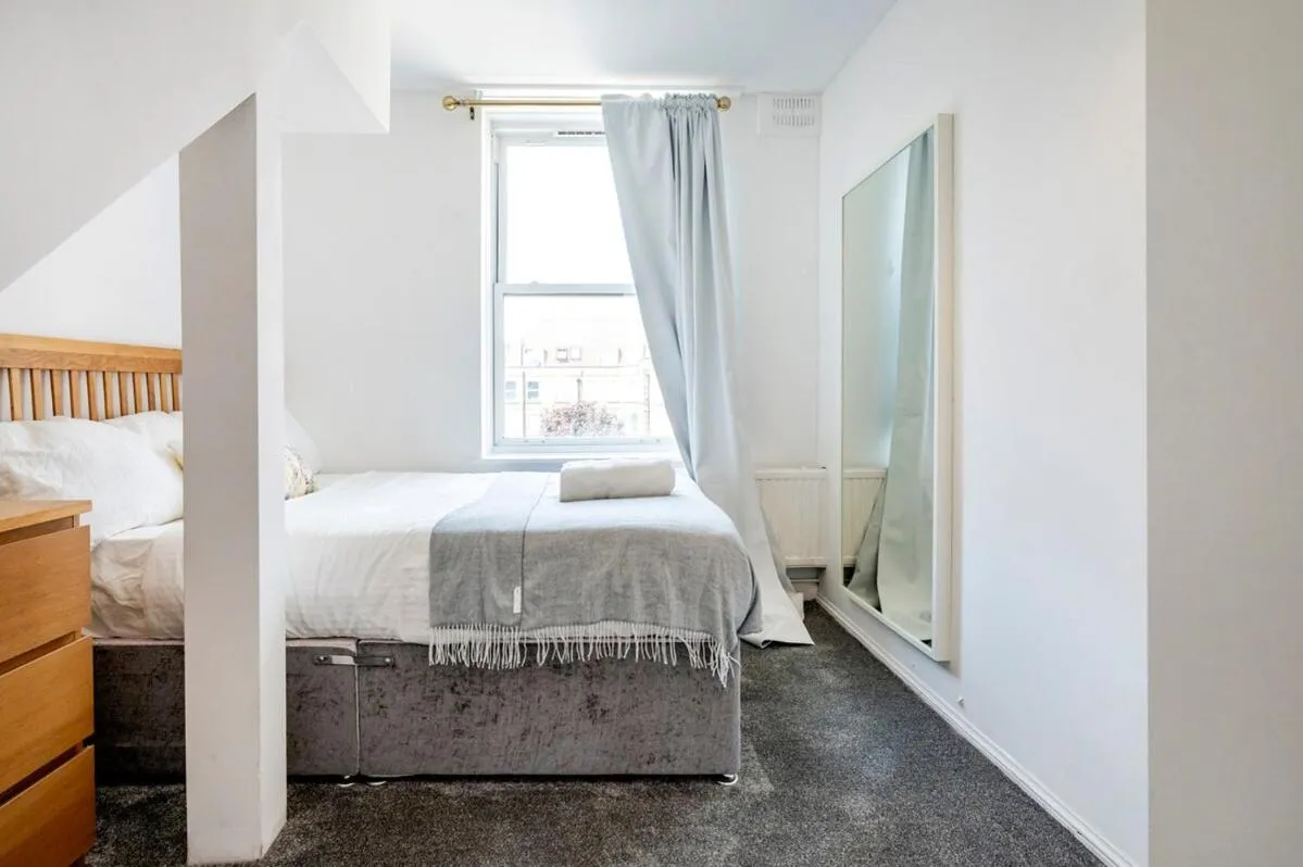 Bed in Spacious London stay - 3 Bedroom property