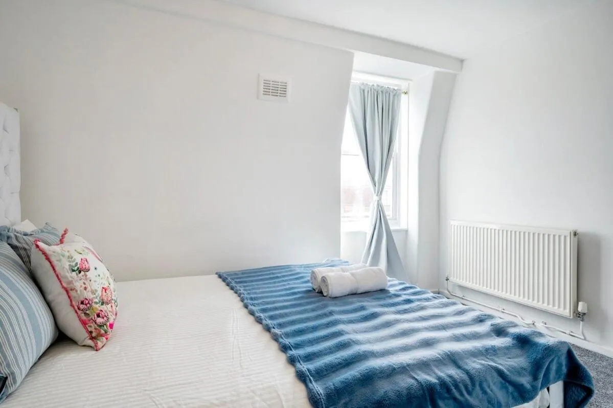 Bed in Spacious London stay - 3 Bedroom property