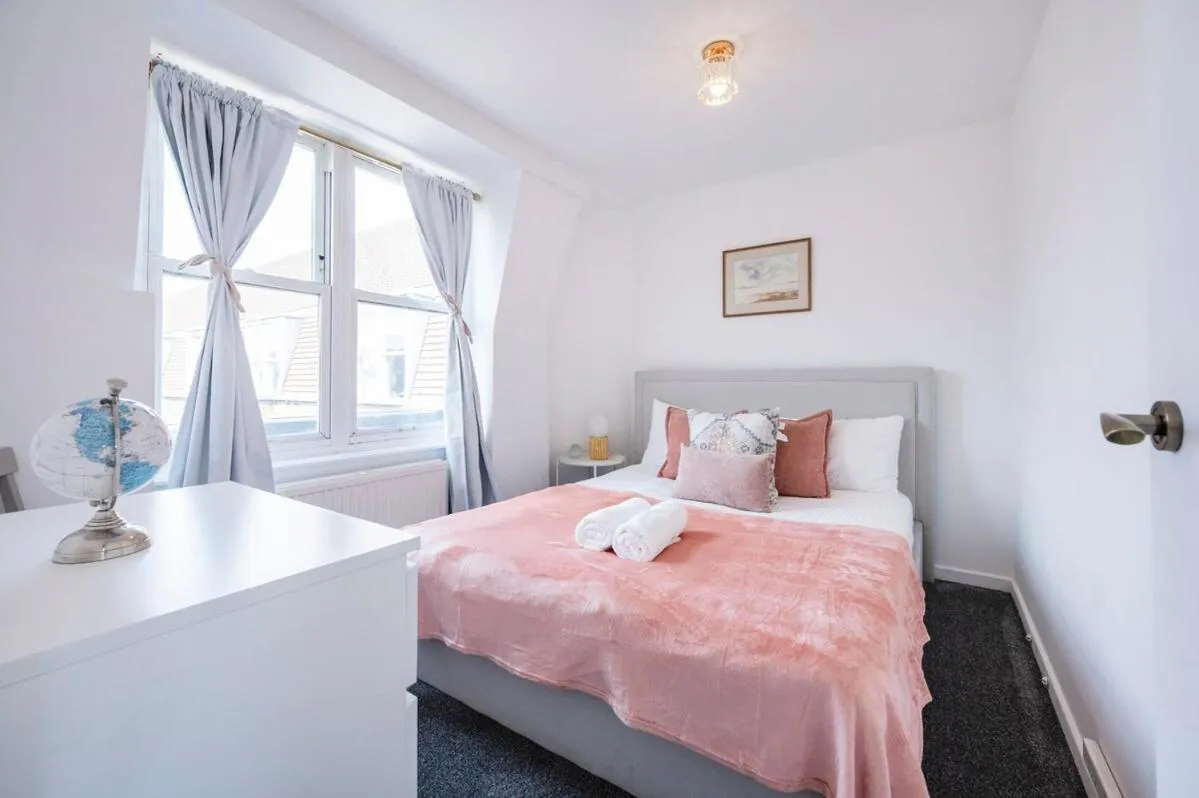 Bed in Spacious London stay - 3 Bedroom property