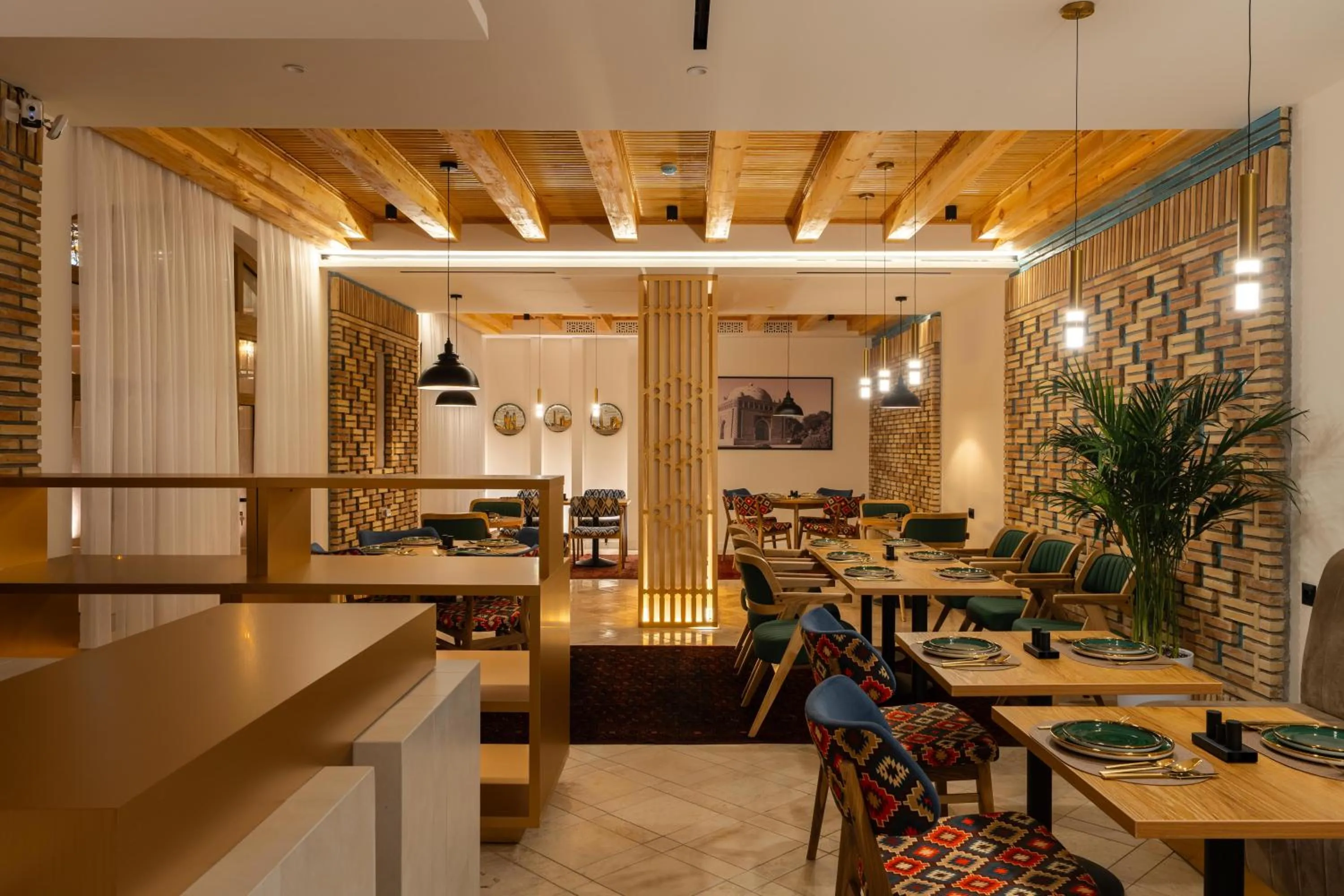 Restaurant/places to eat in Sarhad Hotel