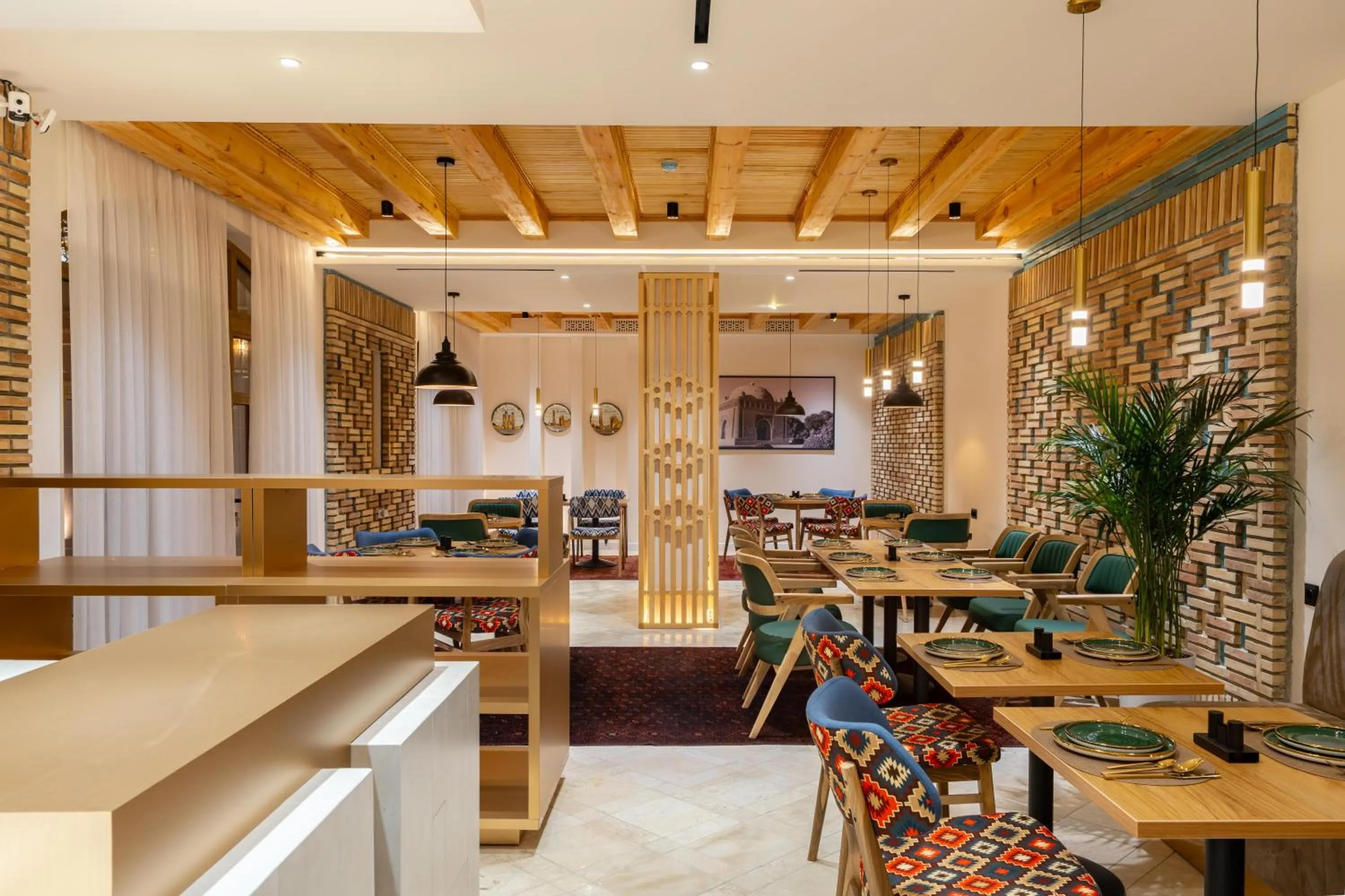 Restaurant/places to eat in Sarhad Hotel