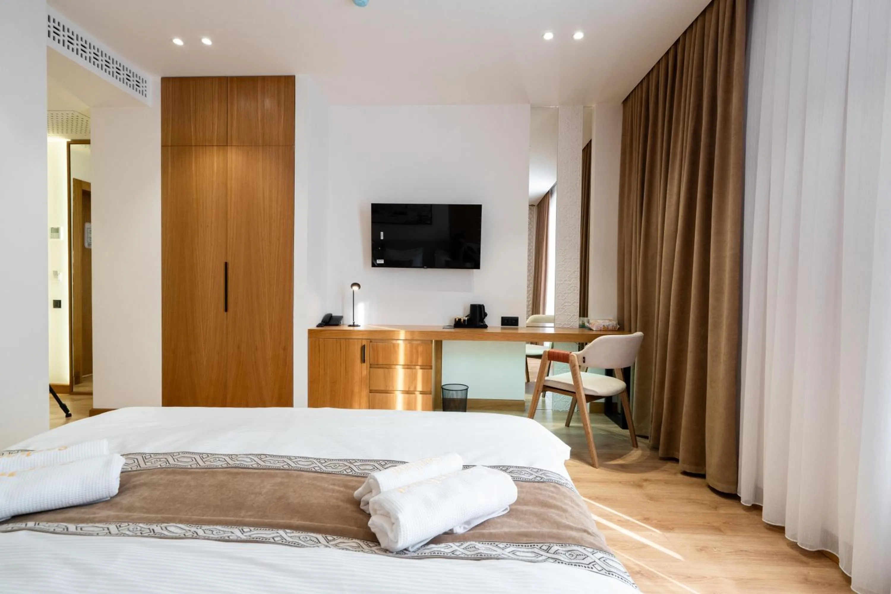 Communal lounge/ TV room, Bed in Sarhad Hotel