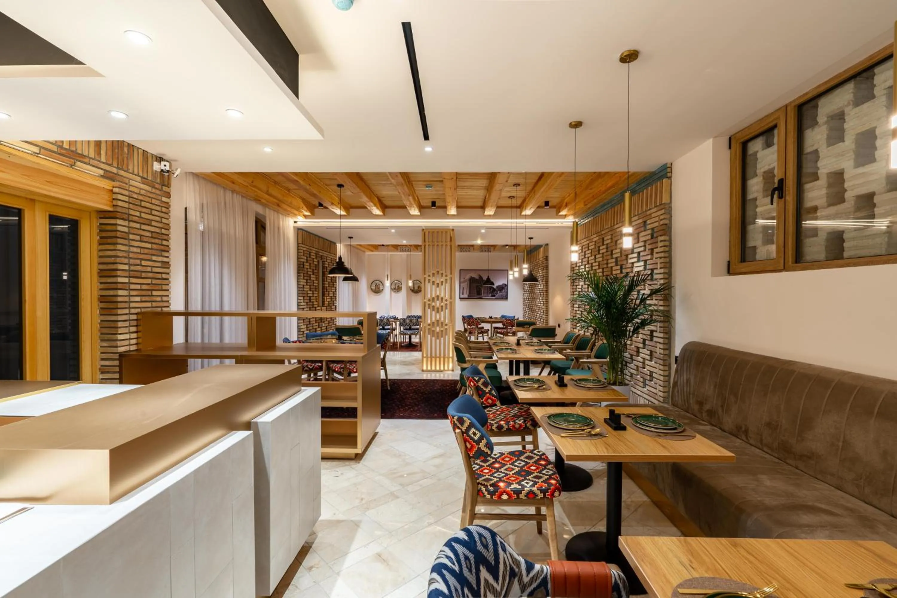 Restaurant/places to eat in Sarhad Hotel