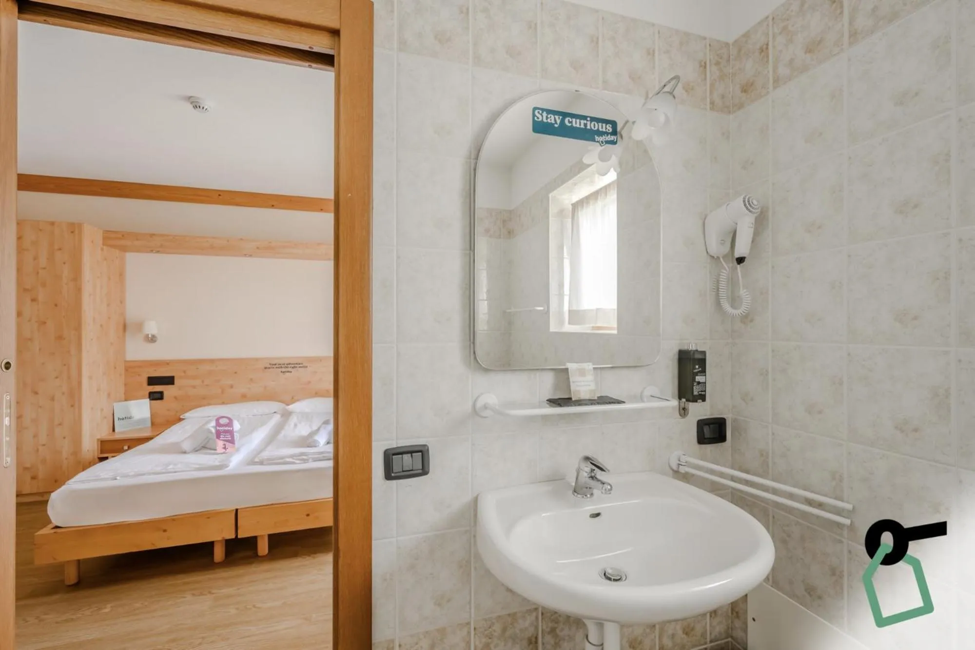 Bathroom, Bed in Hotiday Bormio Valdidentro